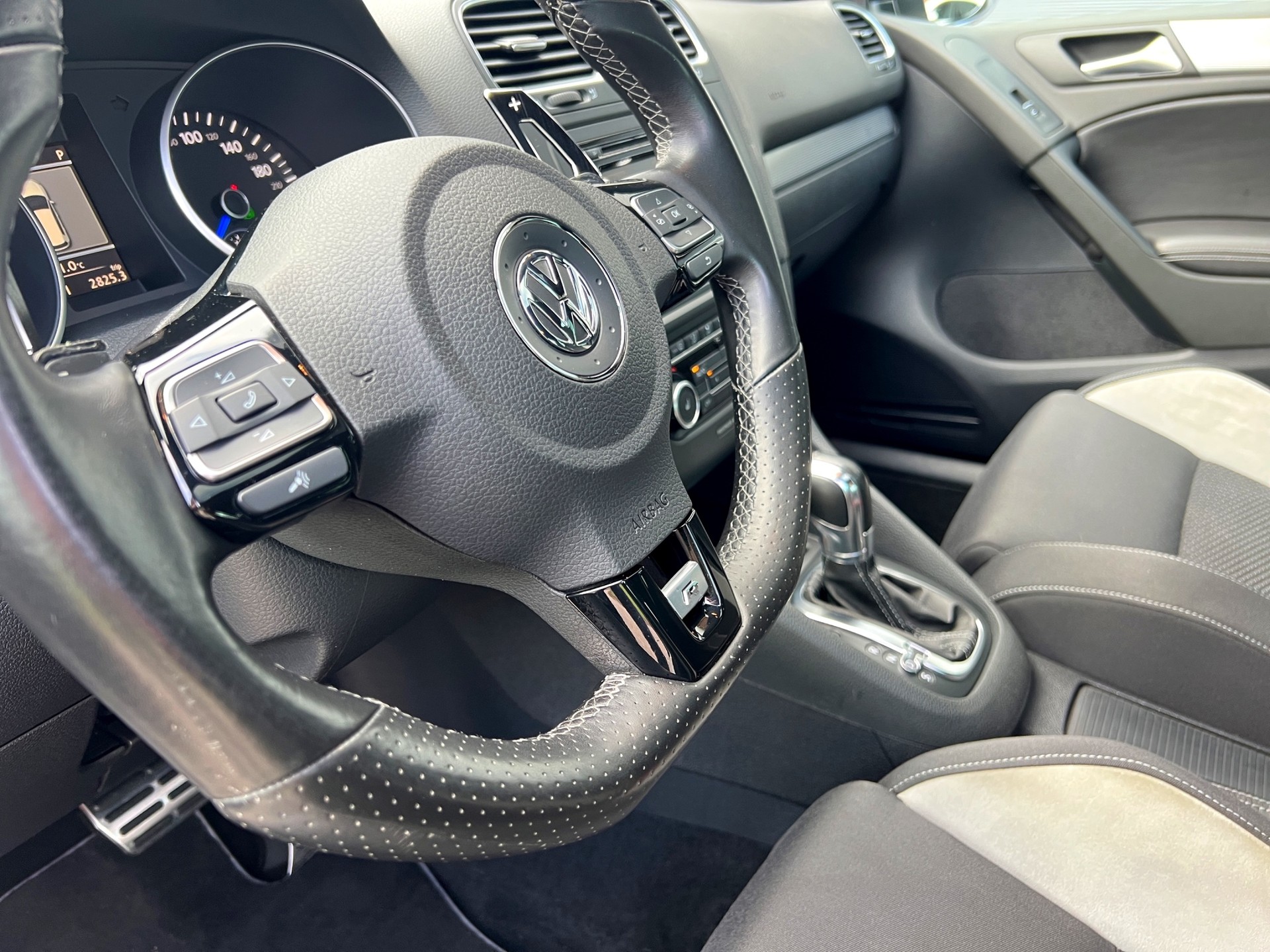 VW Golf 2.0 TSI R 4Motion DSG-image-15