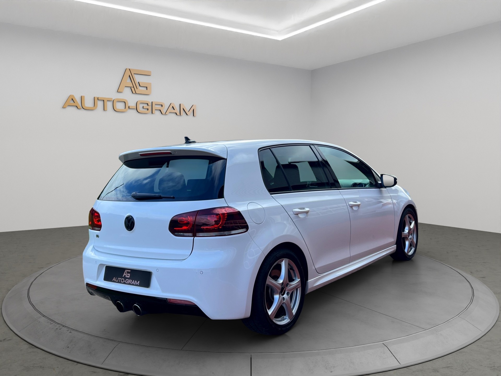 VW Golf 2.0 TSI R 4Motion DSG-image-4