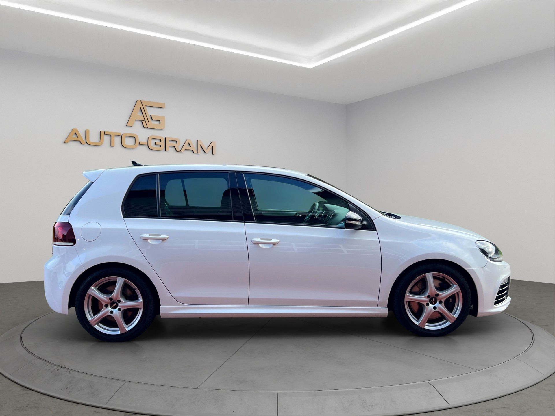 VW Golf 2.0 TSI R 4Motion DSG-image-5