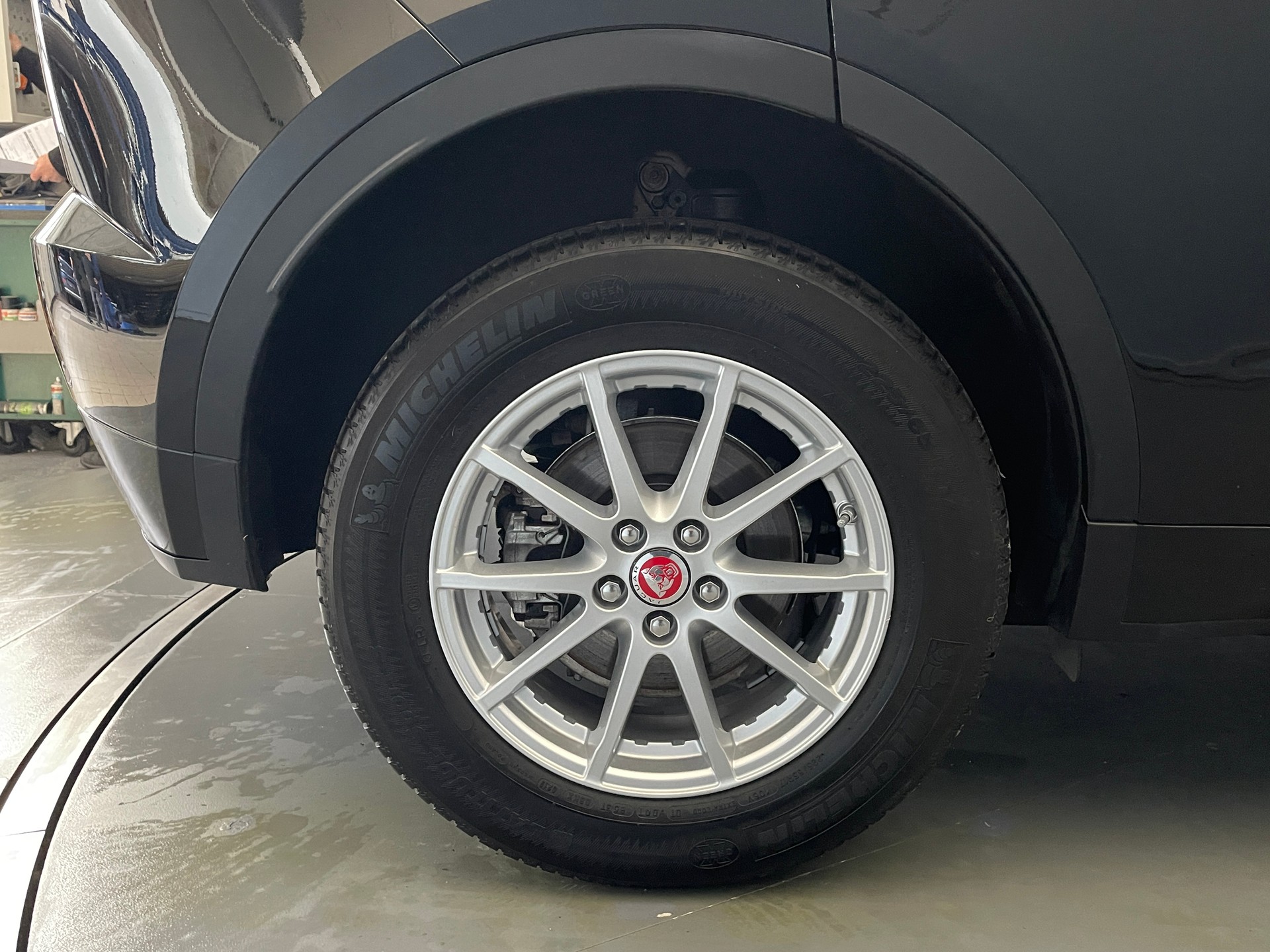 JAGUAR E-Pace 2.0 T 200 R-Dynamic AWD-image-12