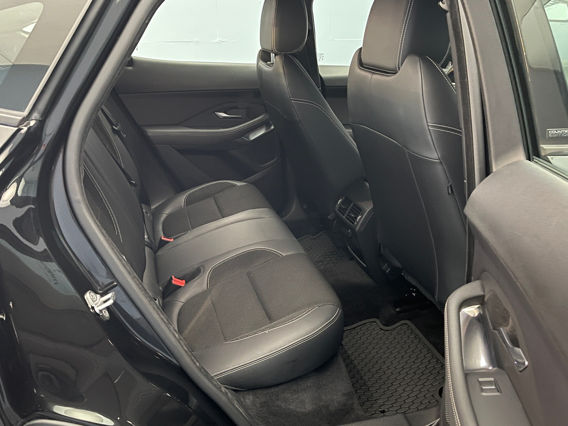 JAGUAR E-Pace 2.0 T 200 R-Dynamic AWD-image-10