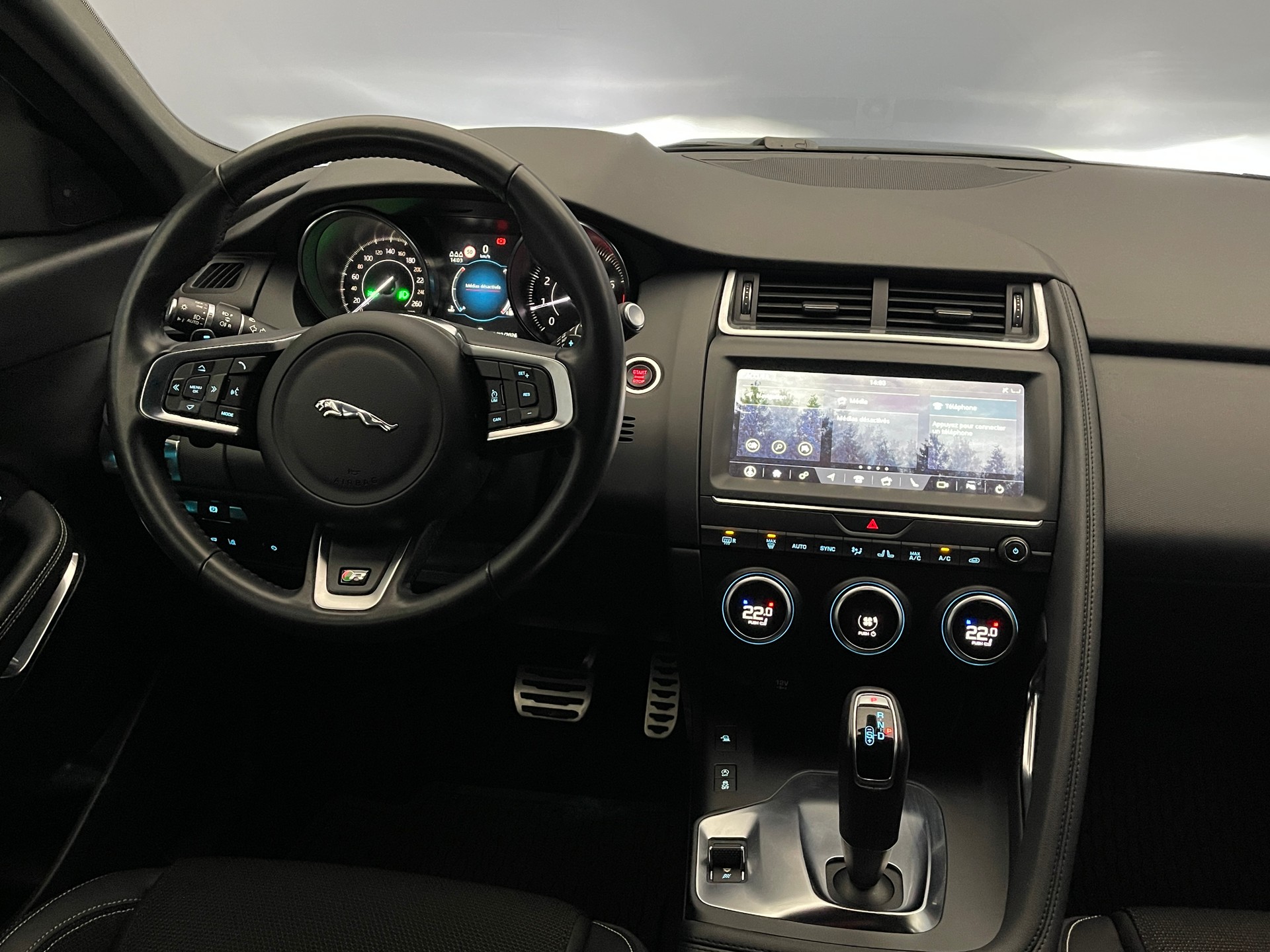 JAGUAR E-Pace 2.0 T 200 R-Dynamic AWD-image-7