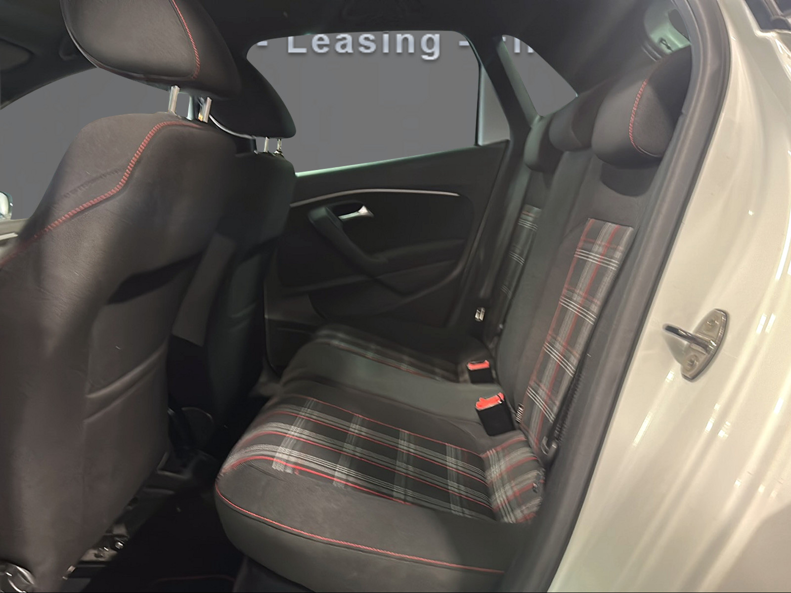 VW Polo 1.8 TSI GTI-image-11