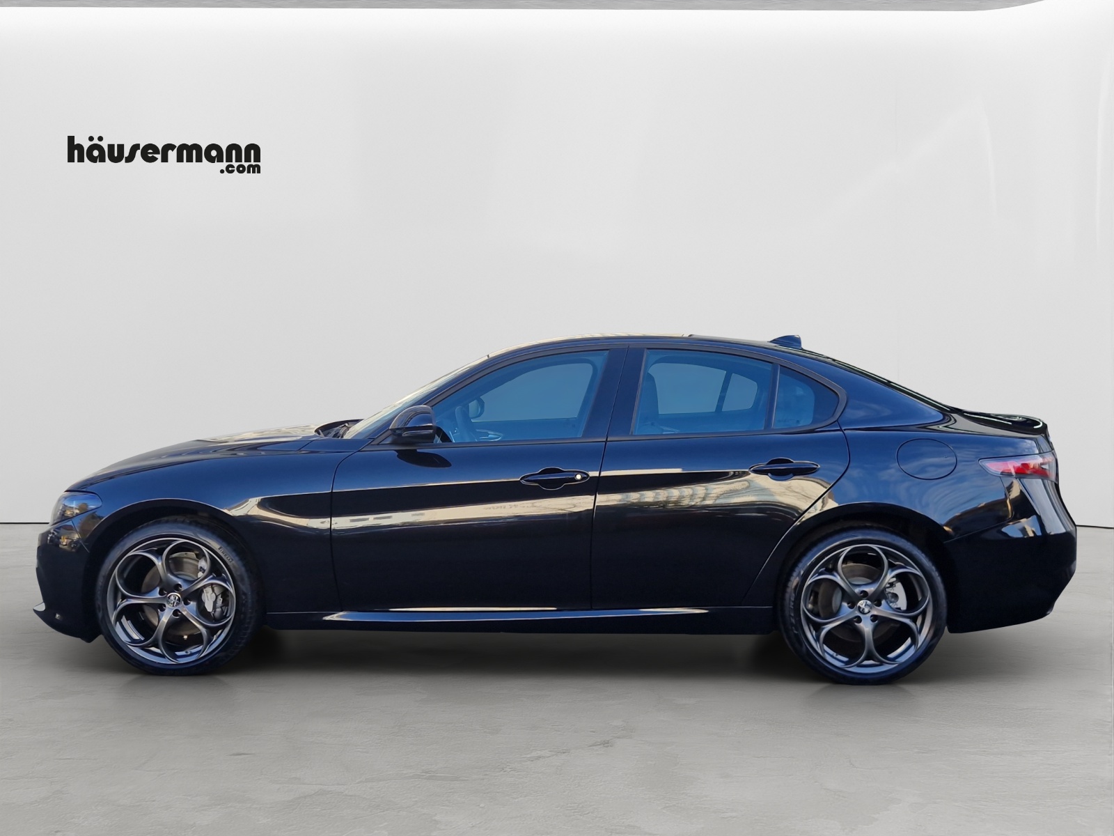 ALFA ROMEO Giulia 2.0 Q4 Sprint Edition-showroom-element-2