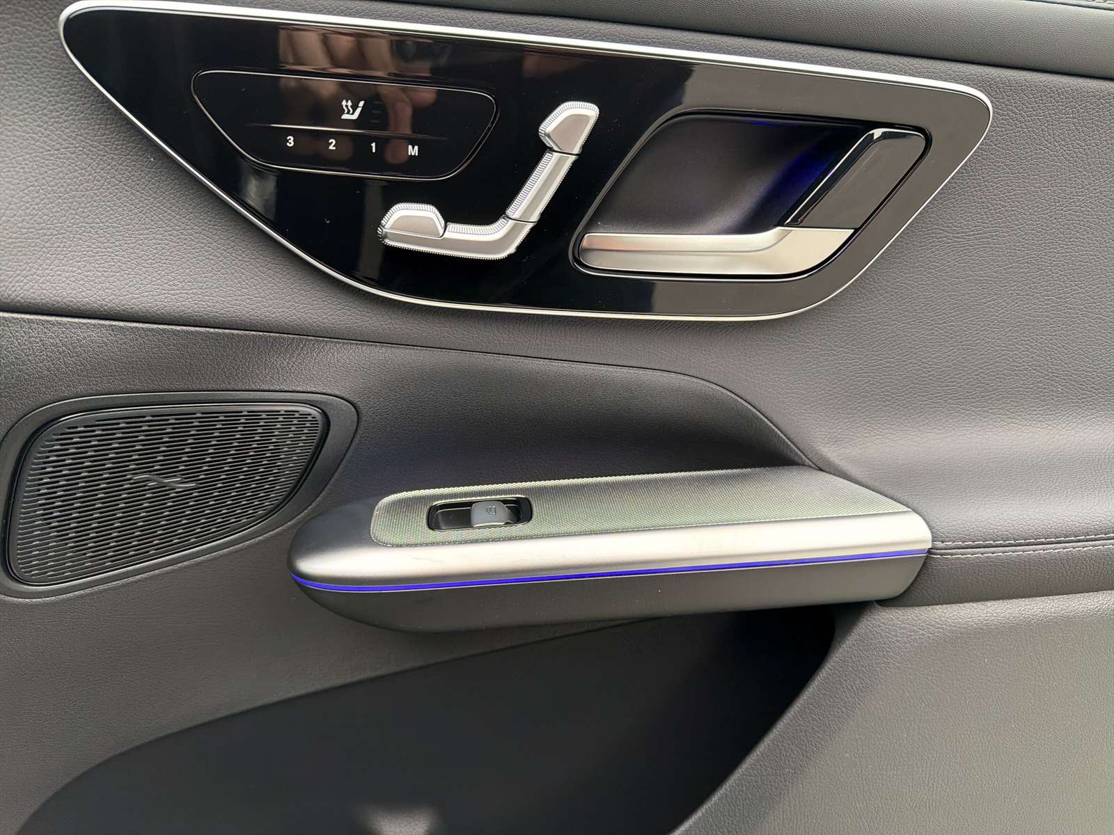 MERCEDES-BENZ GLC 300 de 4Matic EQ Star 9G-Tronic-image-16