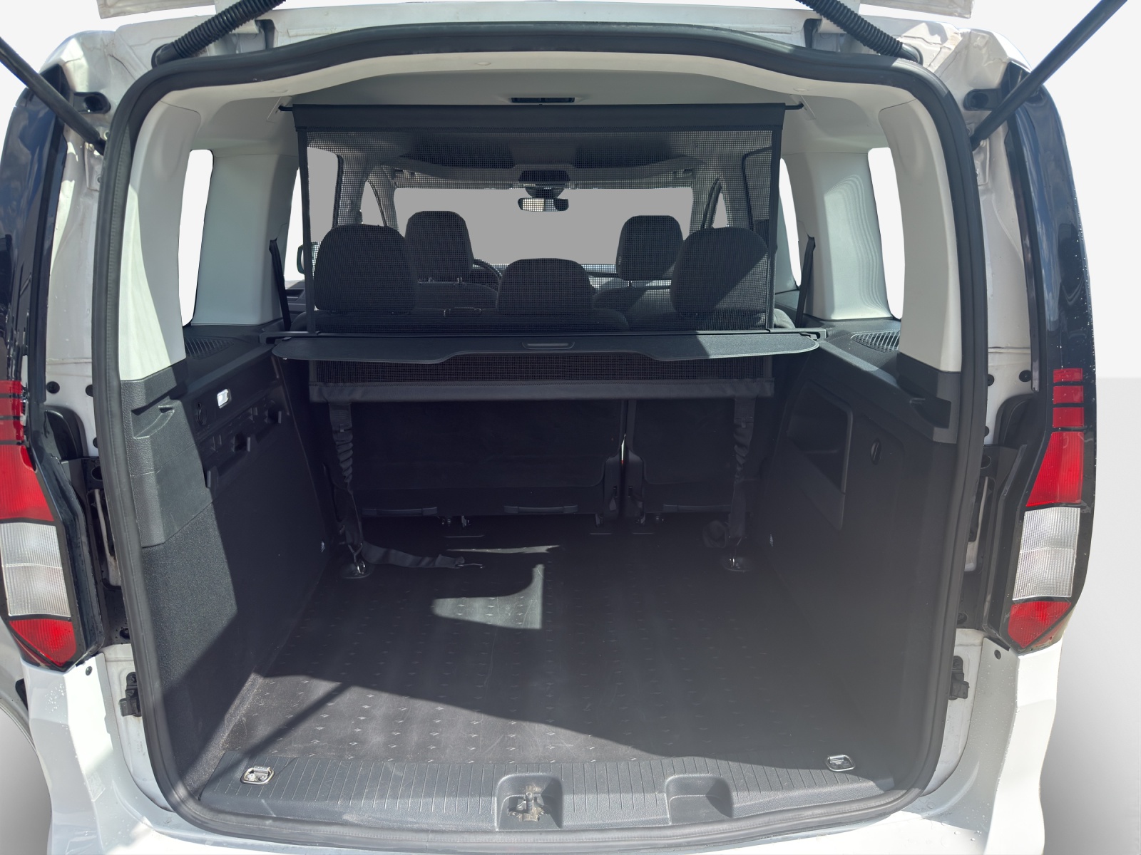 VW Caddy 2.0 TDI DSG-image-12