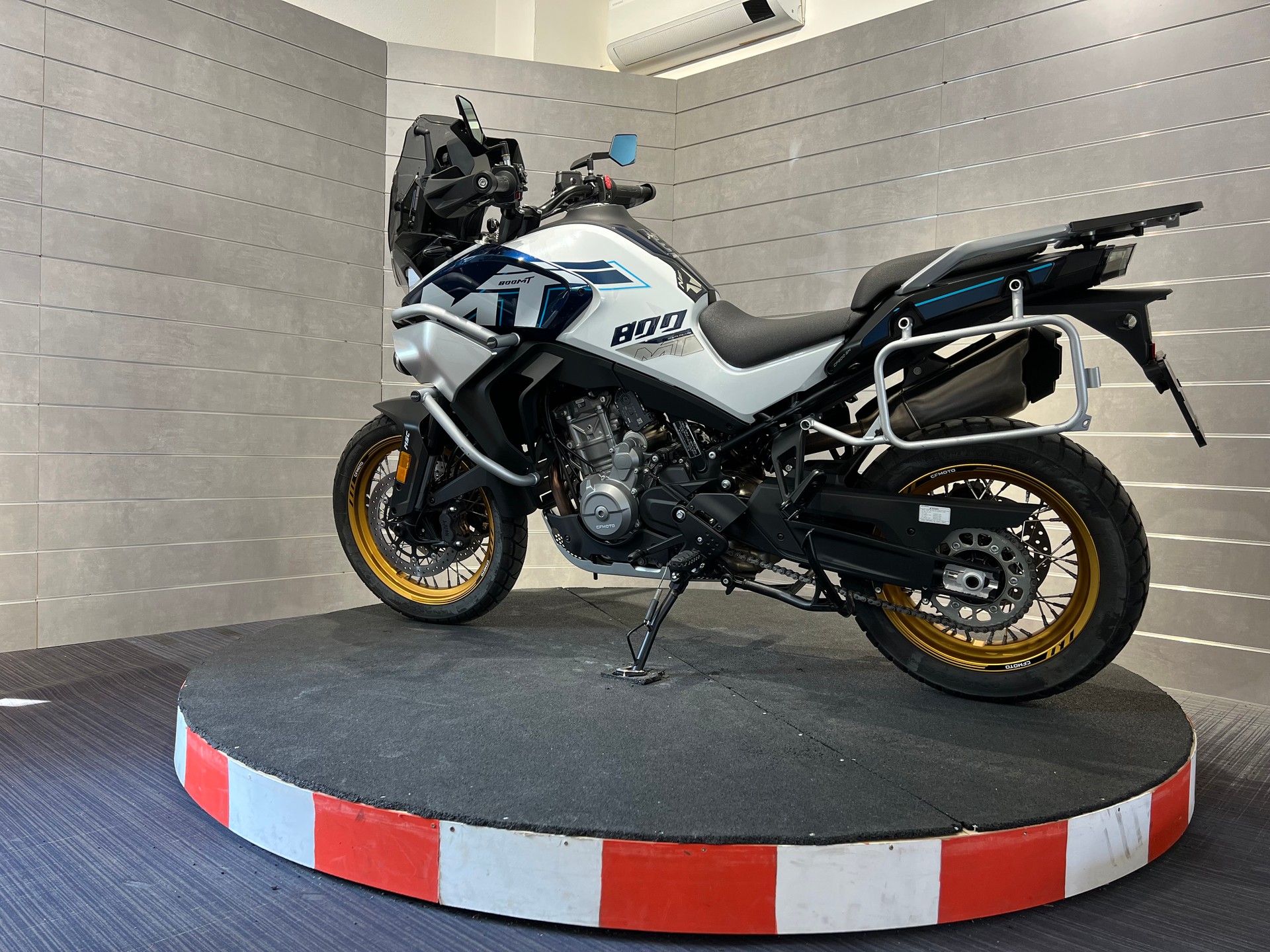 CF MOTO 800 MT Explorer-showroom-element-2