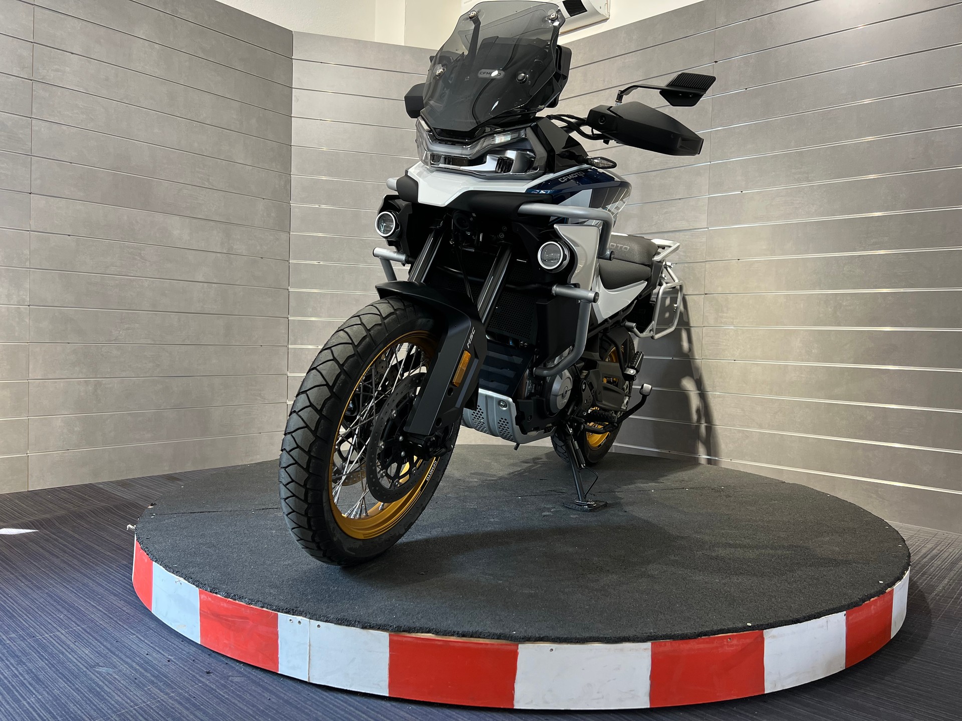 CF MOTO 800 MT Explorer