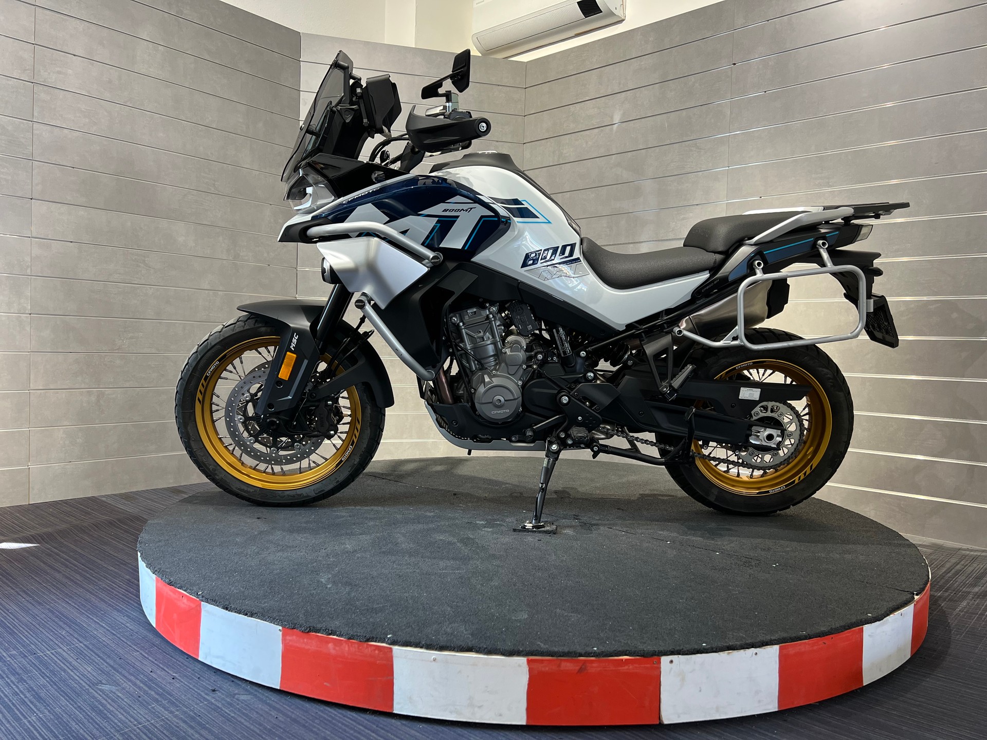 CF MOTO 800 MT Explorer-showroom-element-1