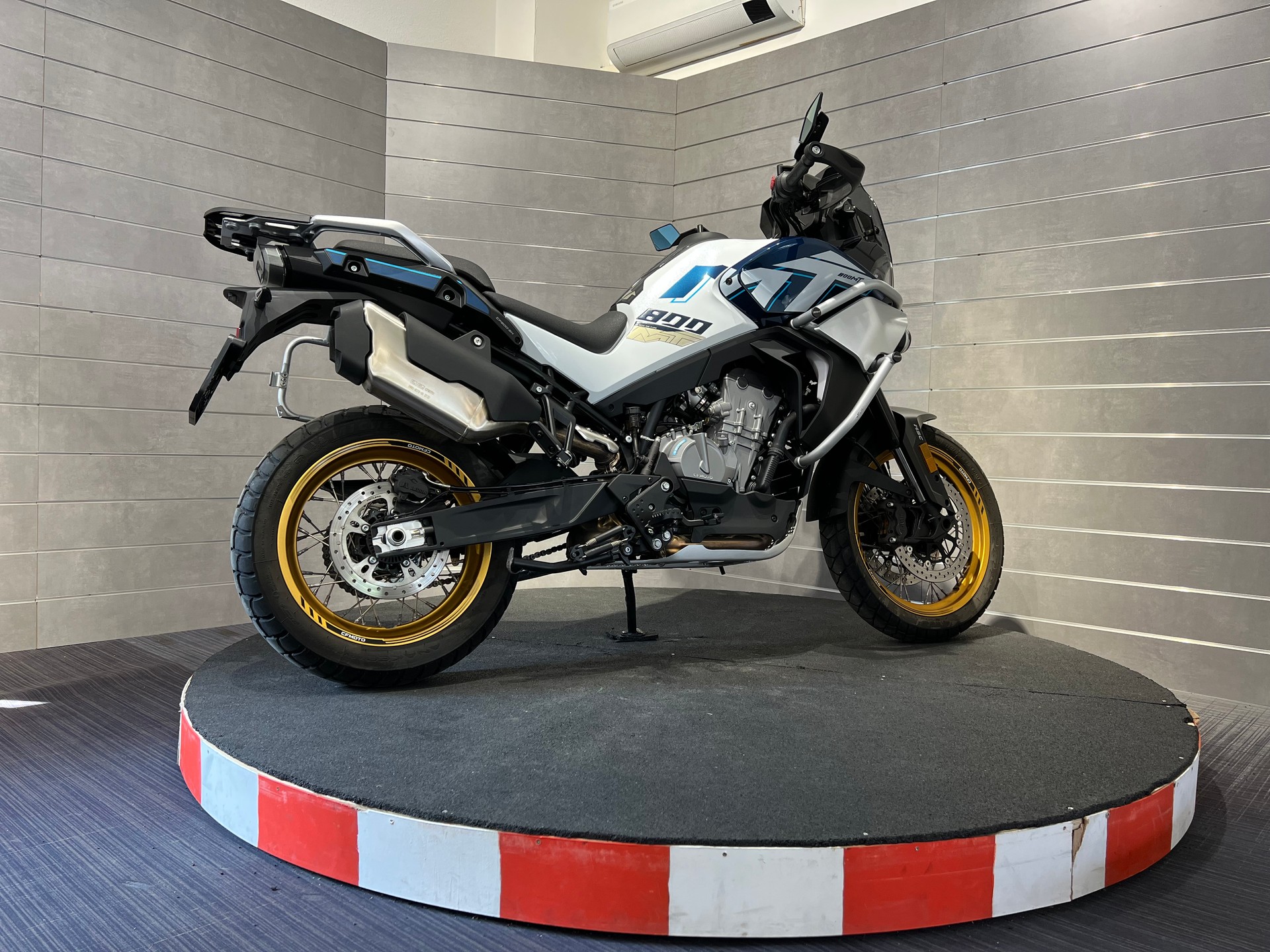 CF MOTO 800 MT Explorer-showroom-element-3