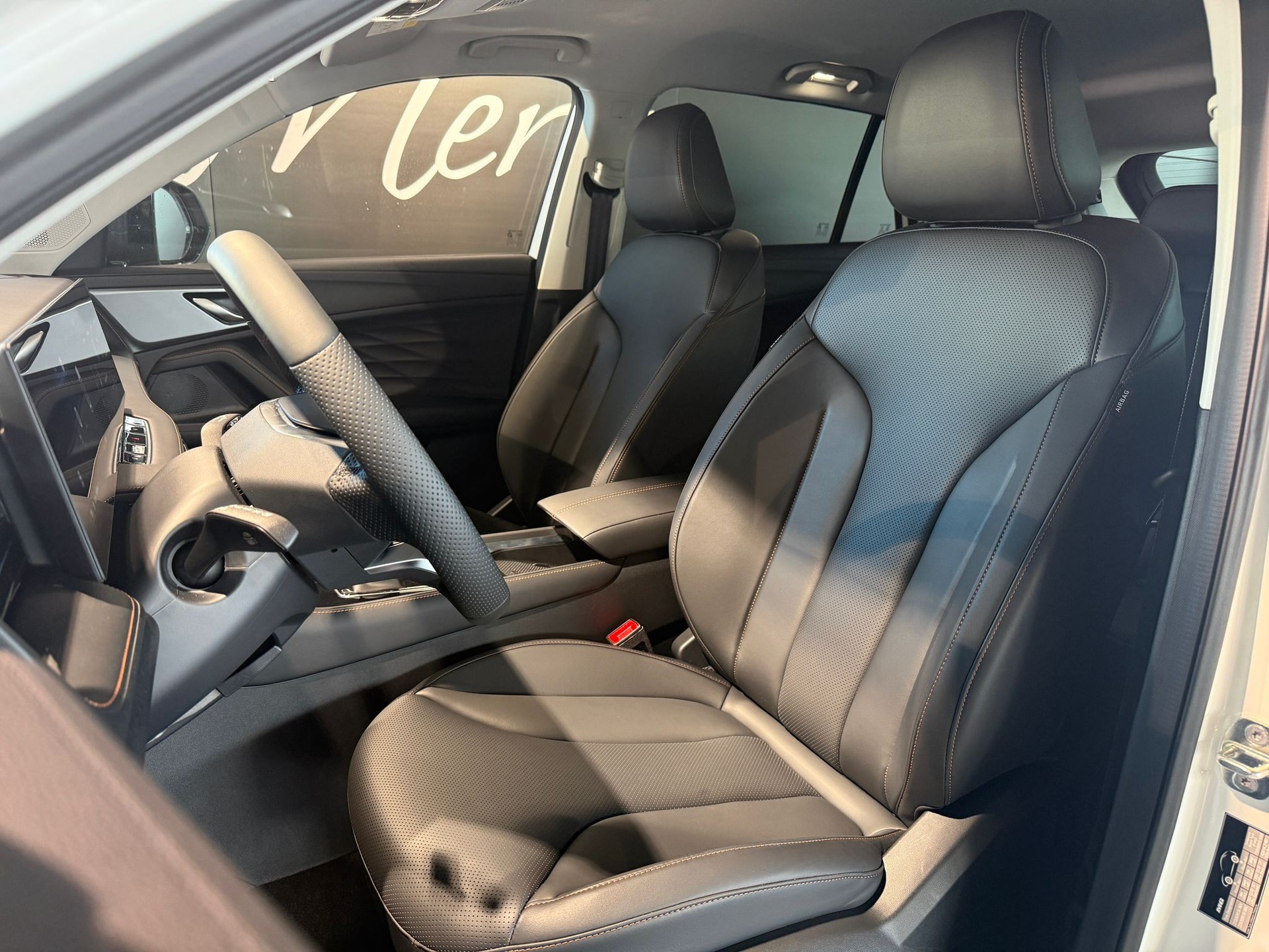 MG HS 1.5 T HEV Luxury-showroom-element-3
