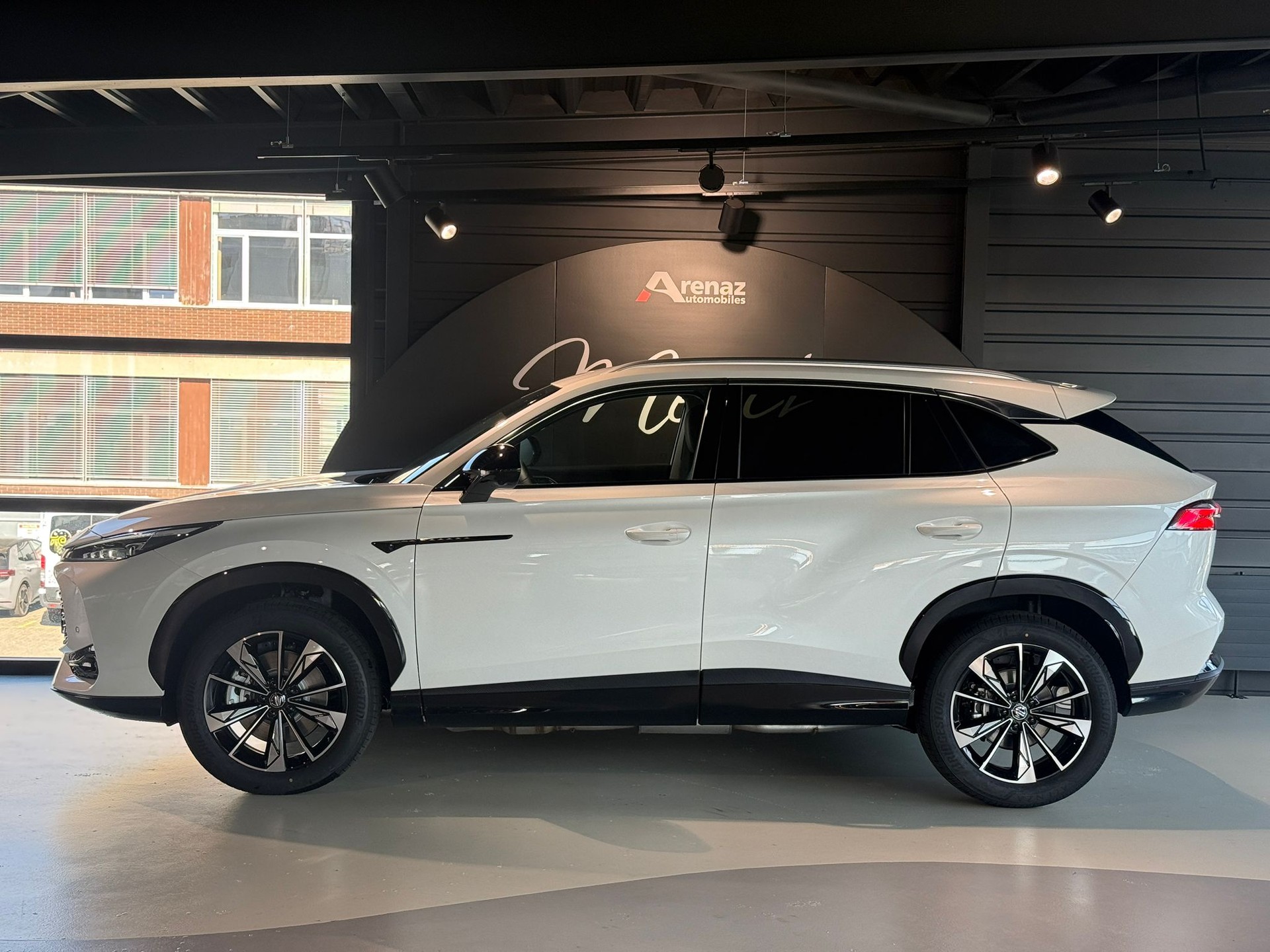 MG HS 1.5 T HEV Luxury-showroom-element-1