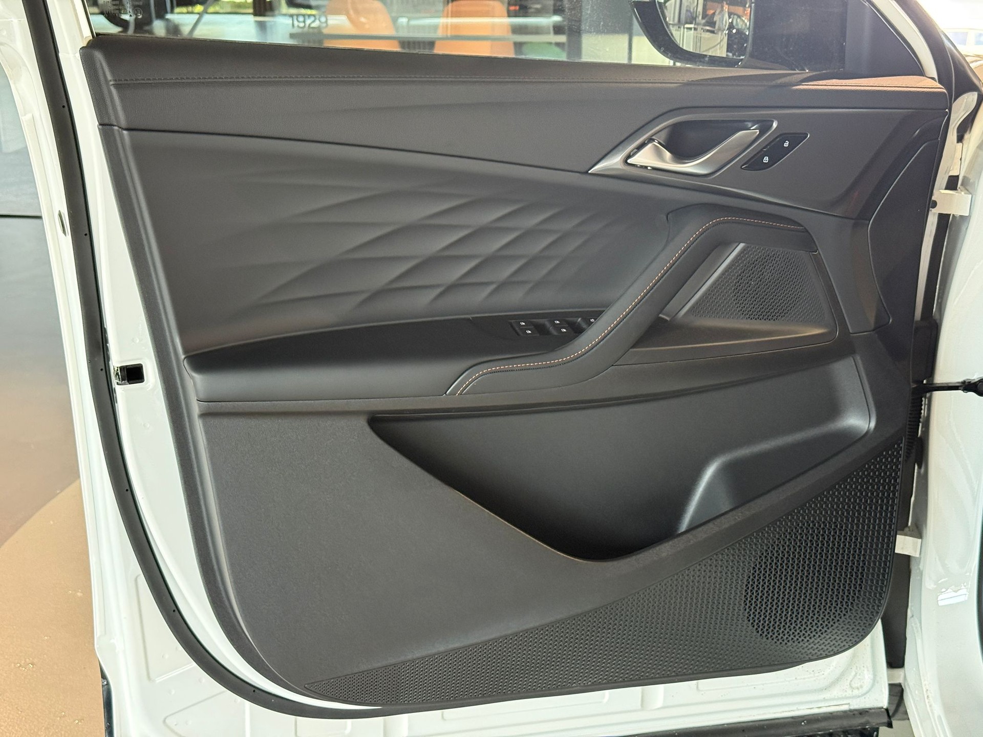 MG HS 1.5 T HEV Luxury-image-18