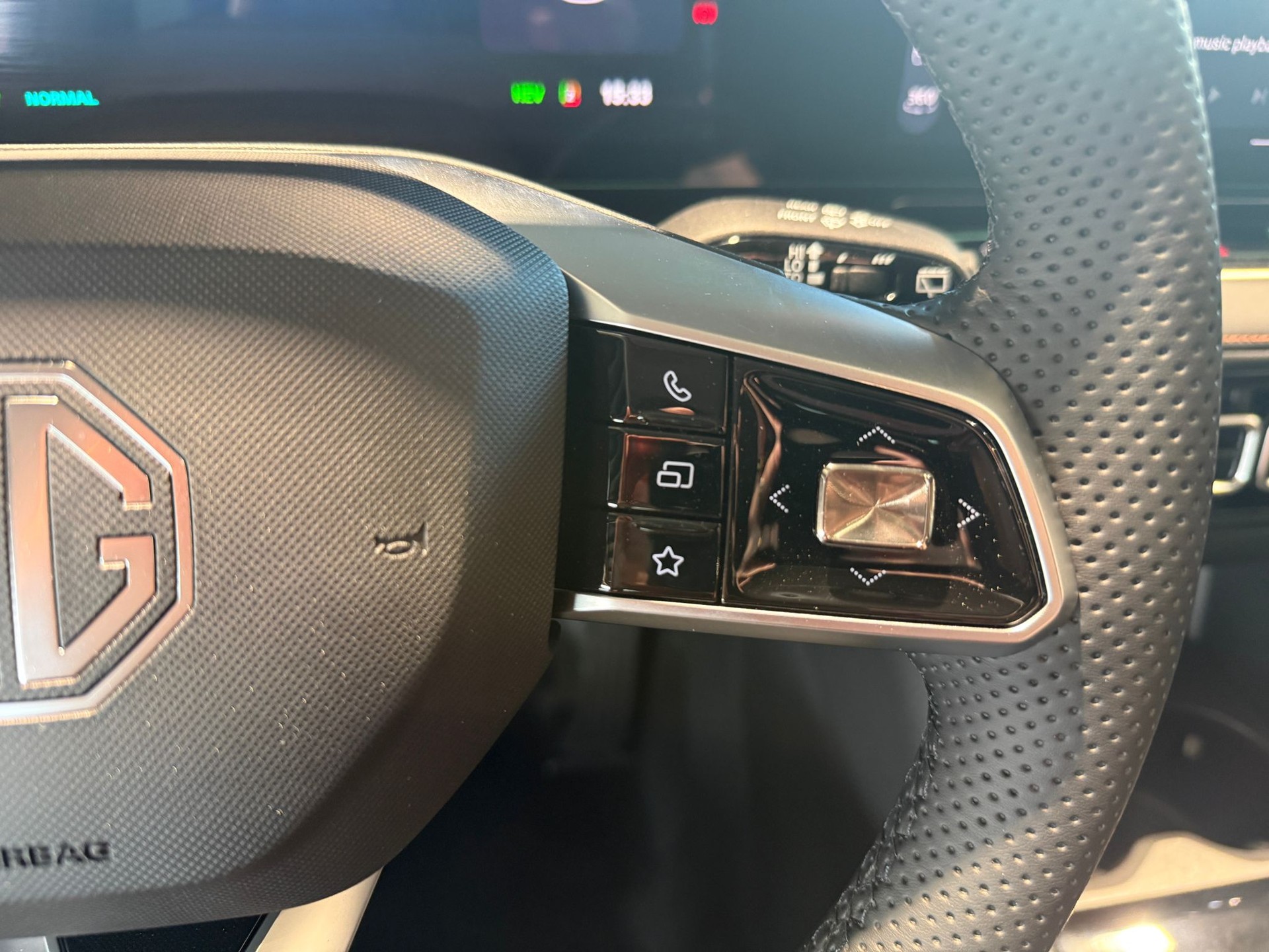 MG HS 1.5 T HEV Luxury-image-13