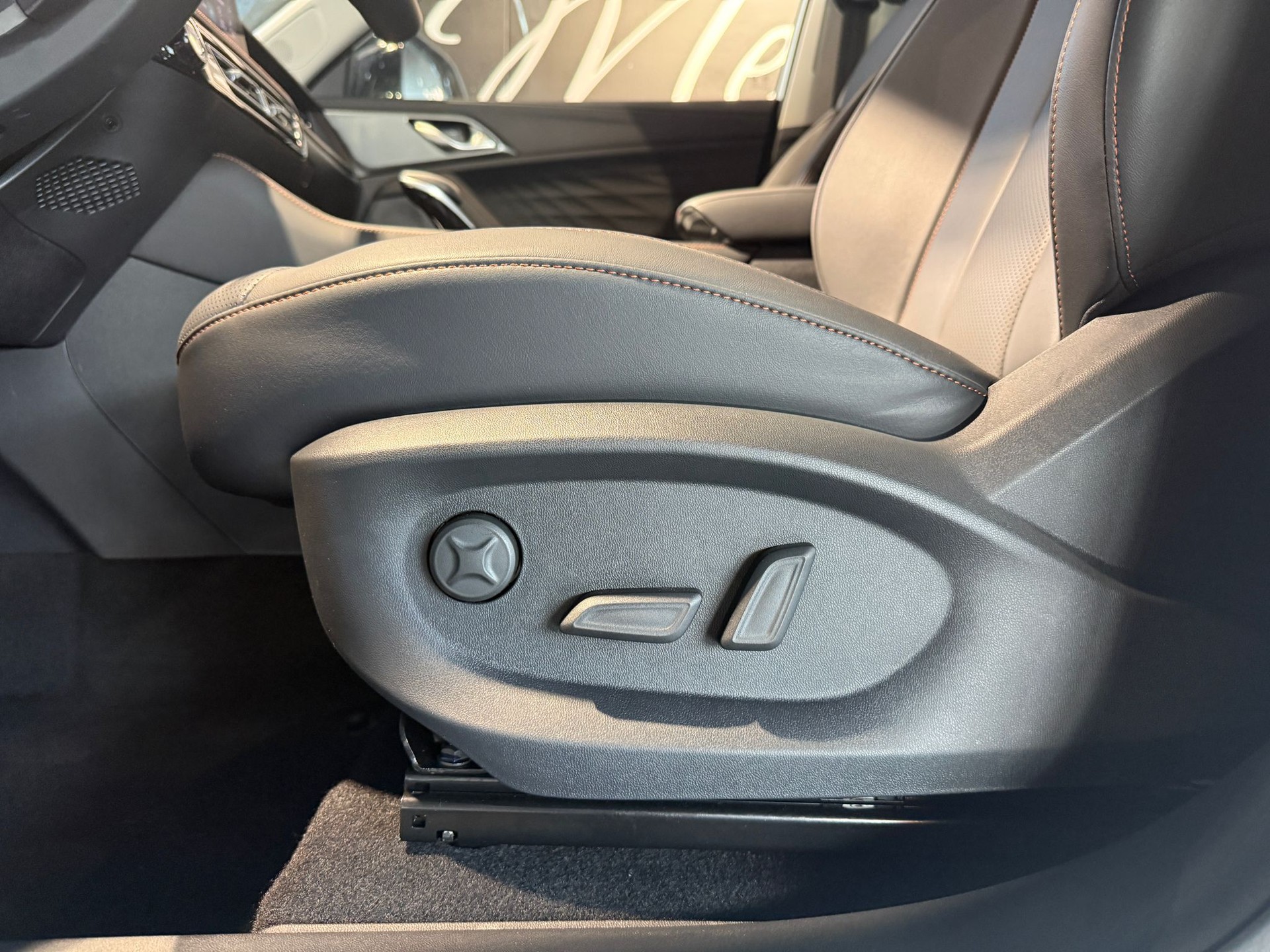 MG HS 1.5 T HEV Luxury-image-4