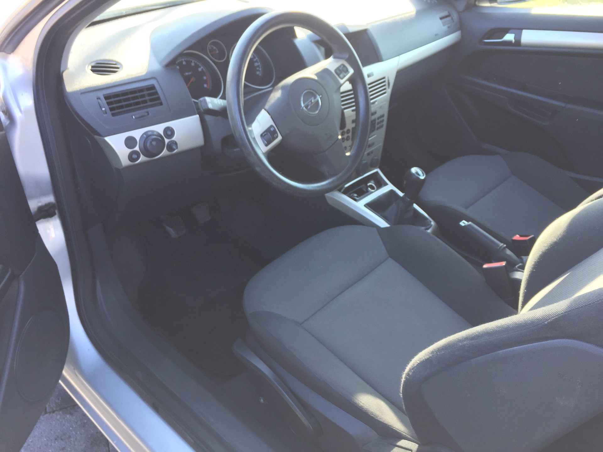 OPEL Astra GTC 1.8i 16V Enjoy-image-10