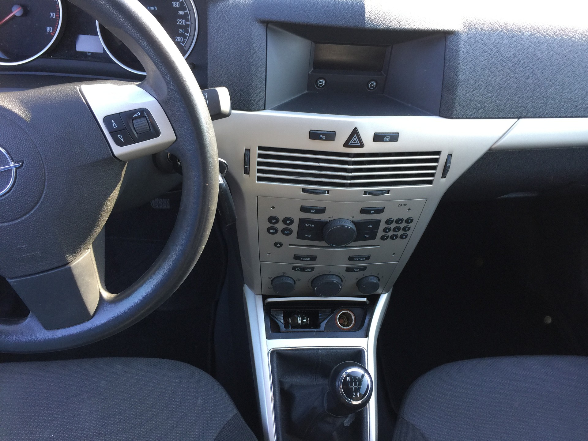 OPEL Astra GTC 1.8i 16V Enjoy-image-11