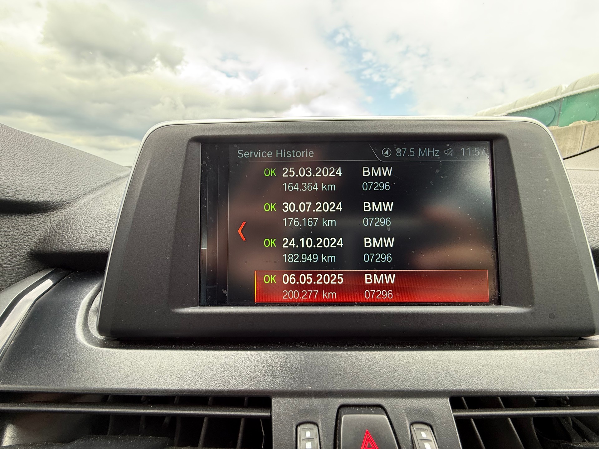 BMW 216d Gran Tourer DKG-image-11