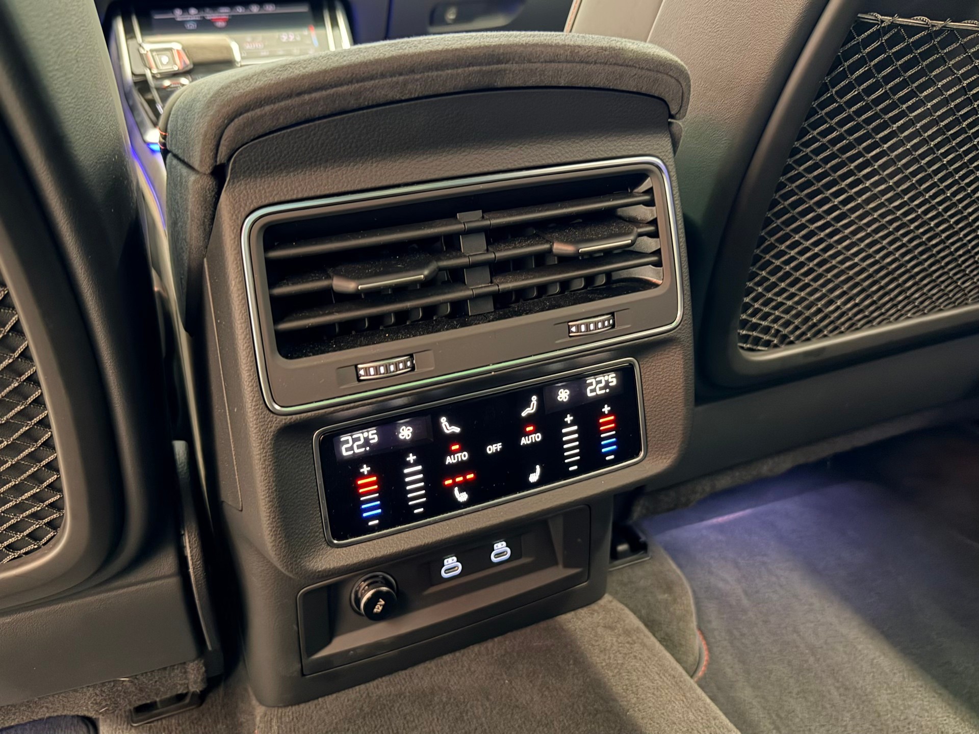 AUDI RSQ8 quattro tiptronic-image-18