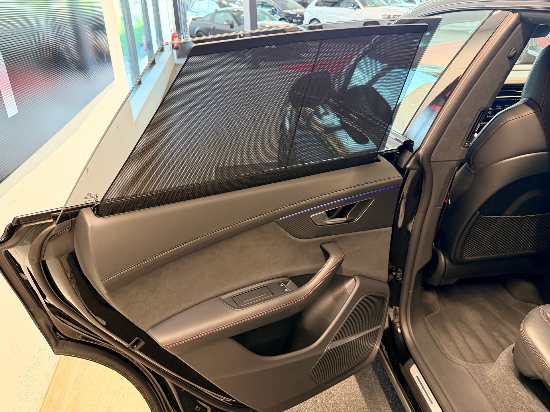 AUDI RSQ8 quattro tiptronic-image-16