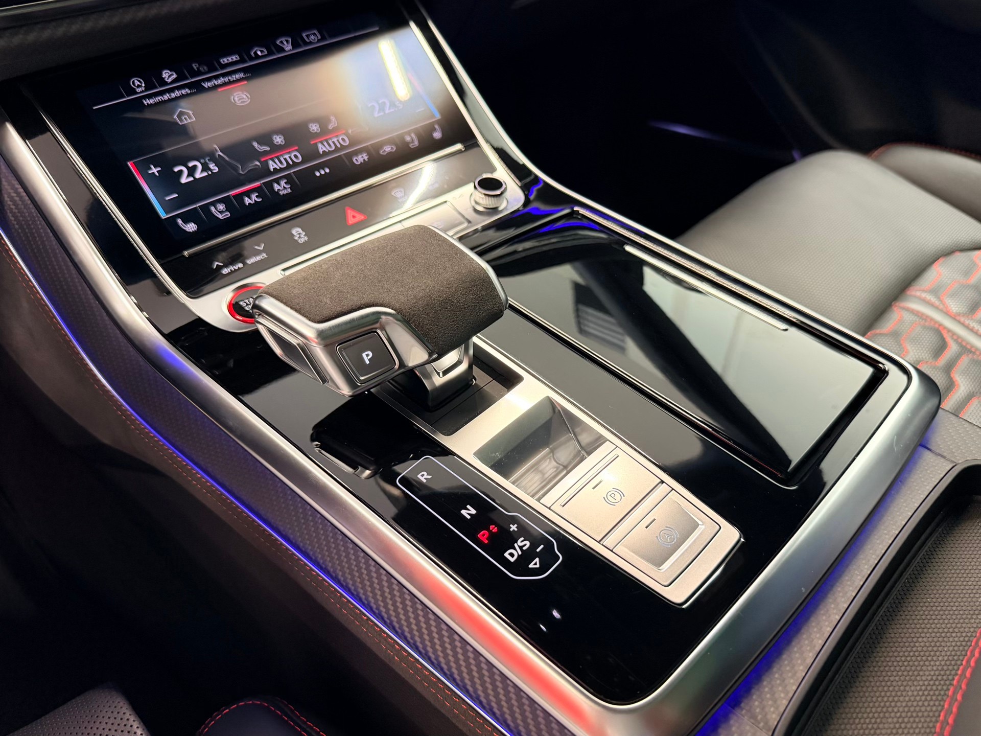 AUDI RSQ8 quattro tiptronic-image-24