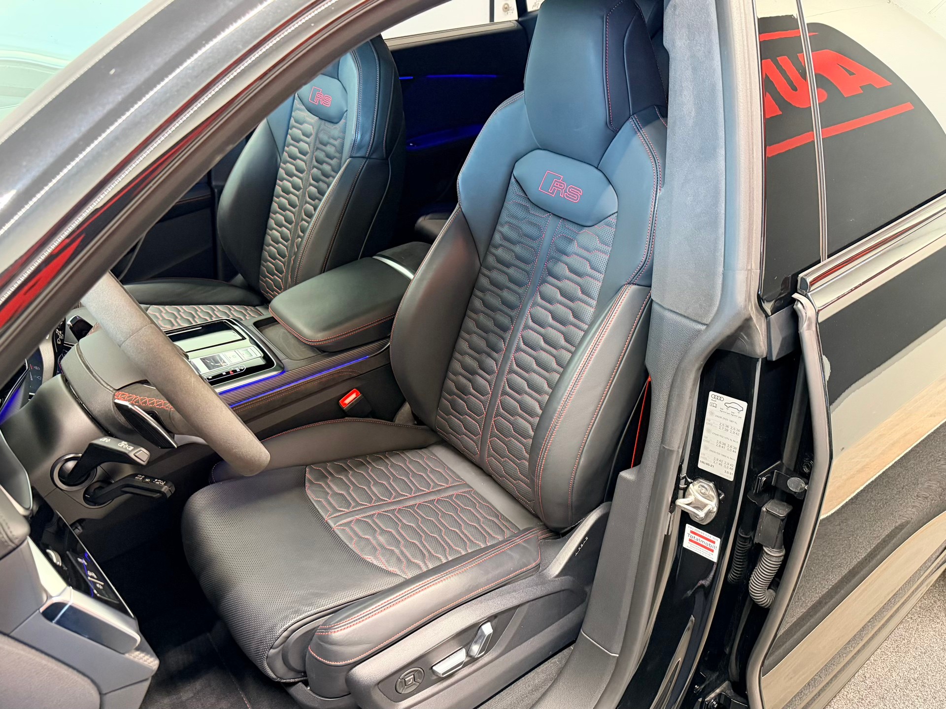 AUDI RSQ8 quattro tiptronic-image-13
