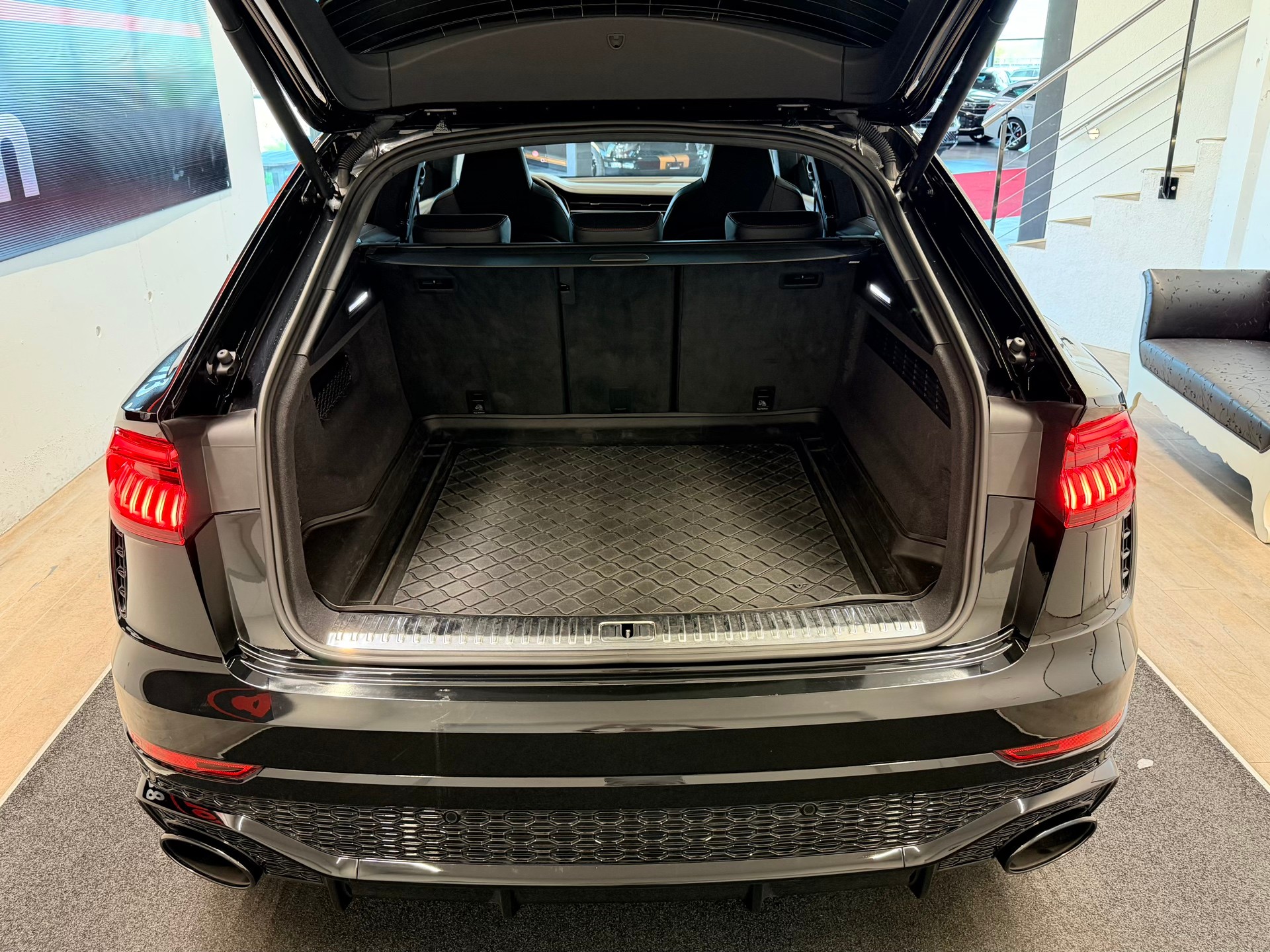 AUDI RSQ8 quattro tiptronic-image-8