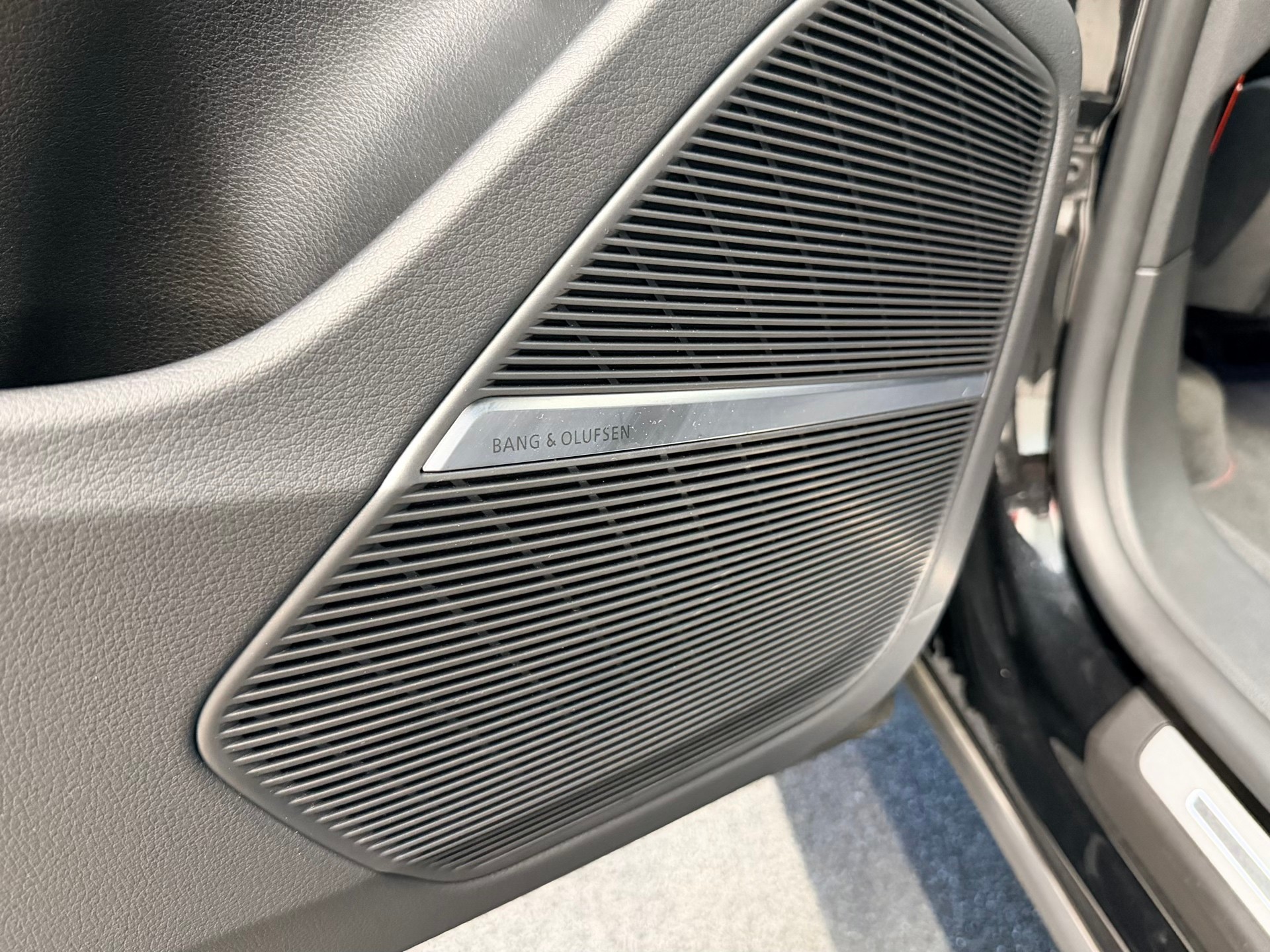 AUDI RSQ8 quattro tiptronic-image-17