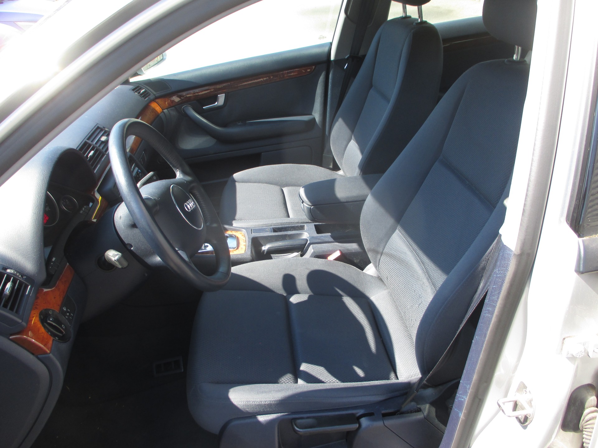 AUDI A4 2.0-image-9