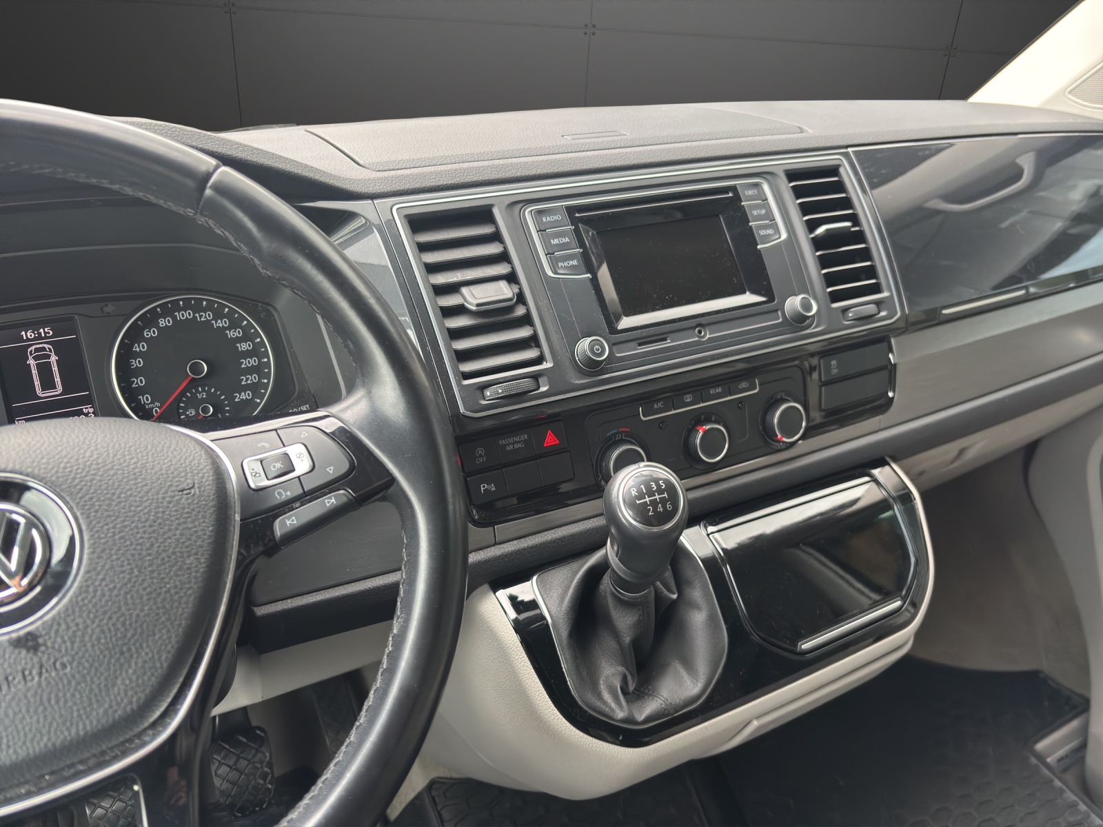 VW T6 Multivan 2.0 TDI Family-image-4