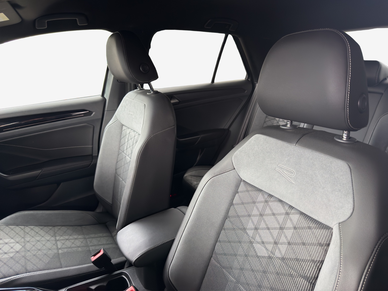 VW T-Roc 2.0 TSI R-Line DSG 4Motion-image-14