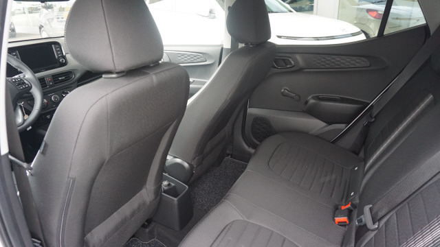 HYUNDAI i10 1.2 Amplia-image-8