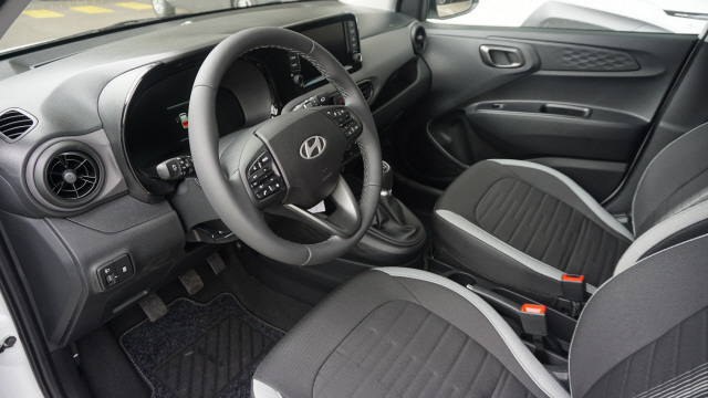 HYUNDAI i10 1.2 Amplia-image-9
