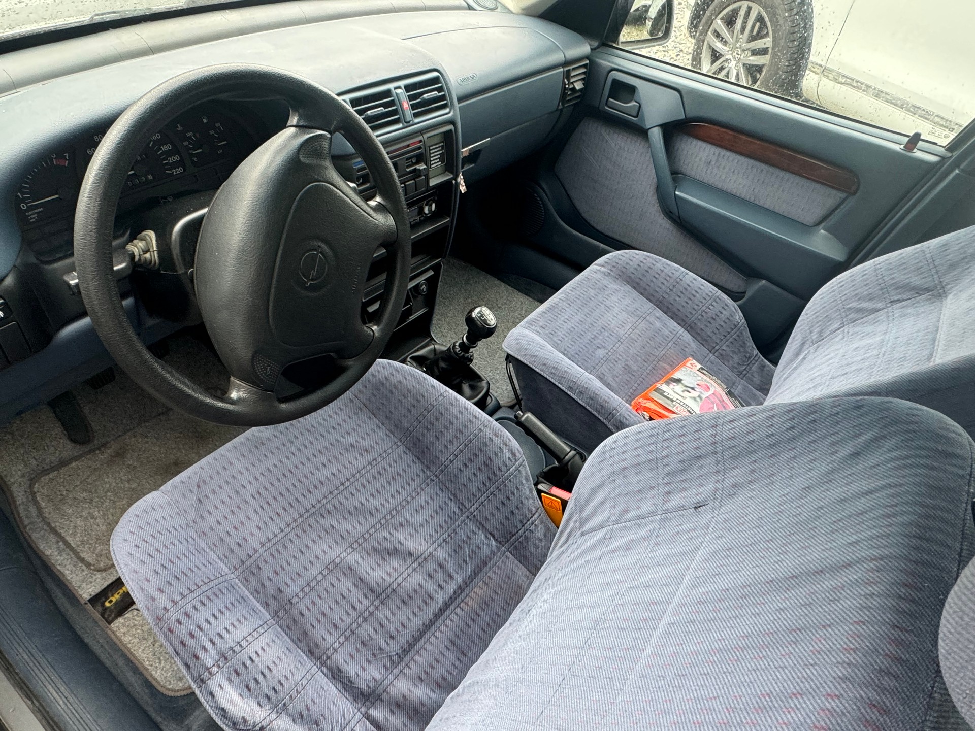 OPEL Vectra 2.0i CD-image-11