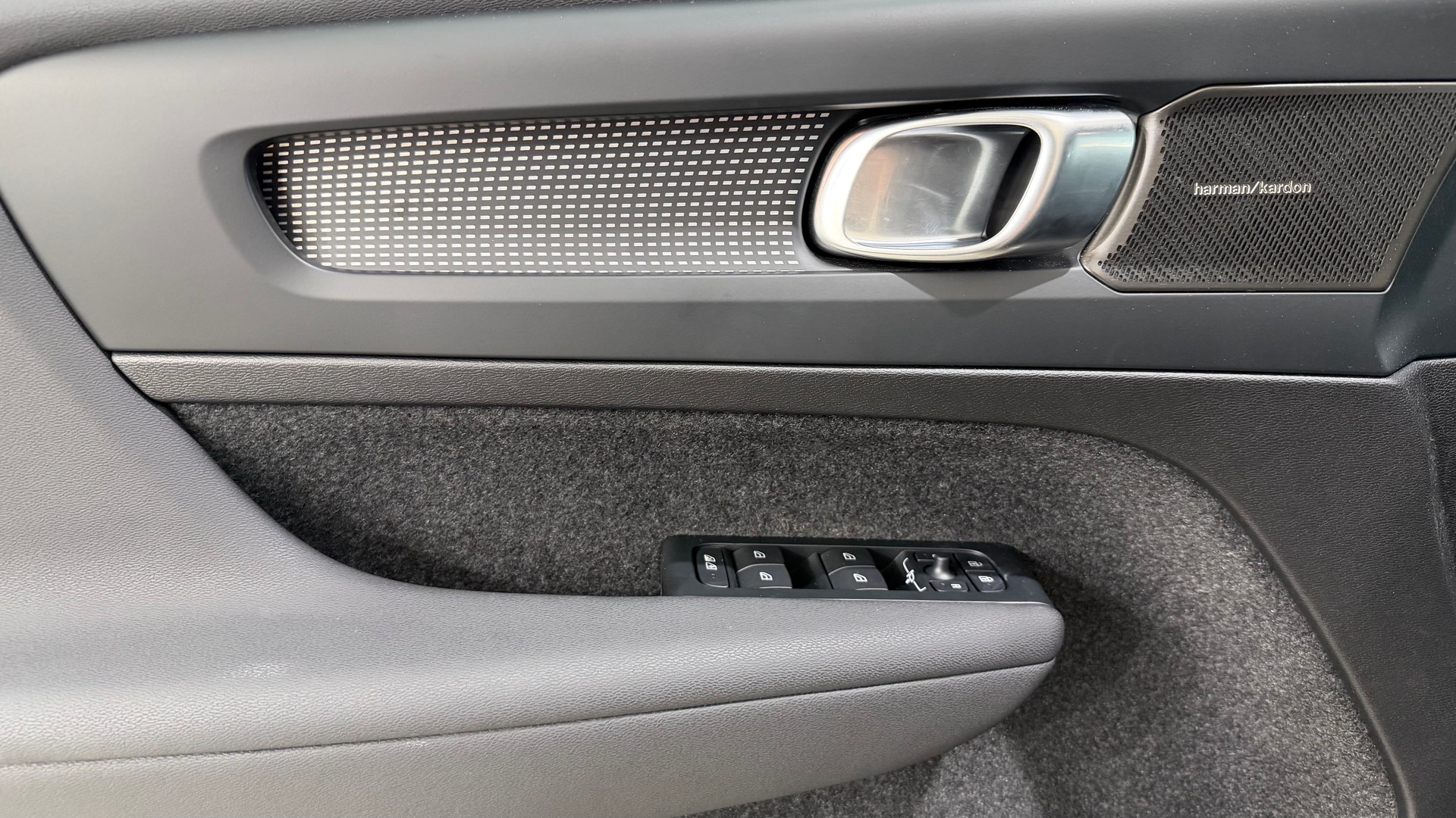 VOLVO EX40 Twin Plus AWD-image-13