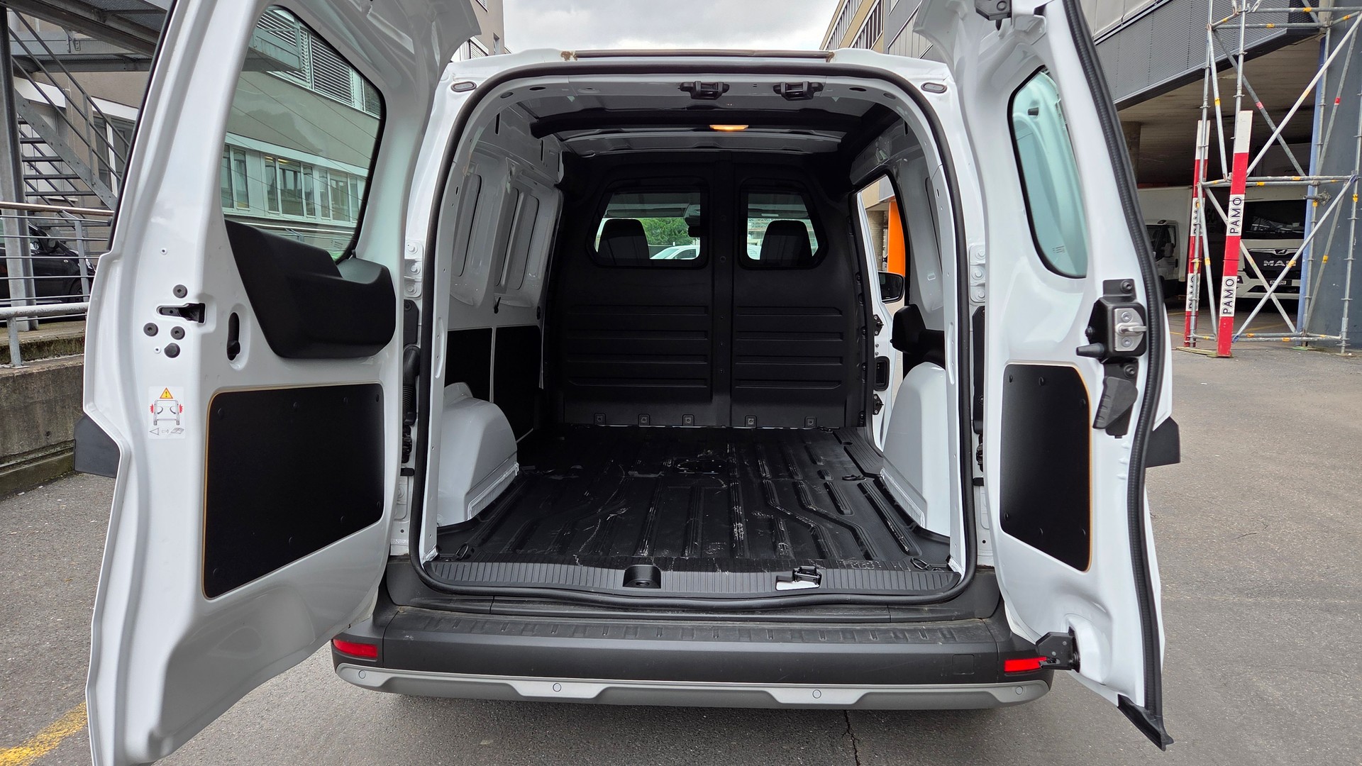 NISSAN EV45 22 kw Acenta-image-2