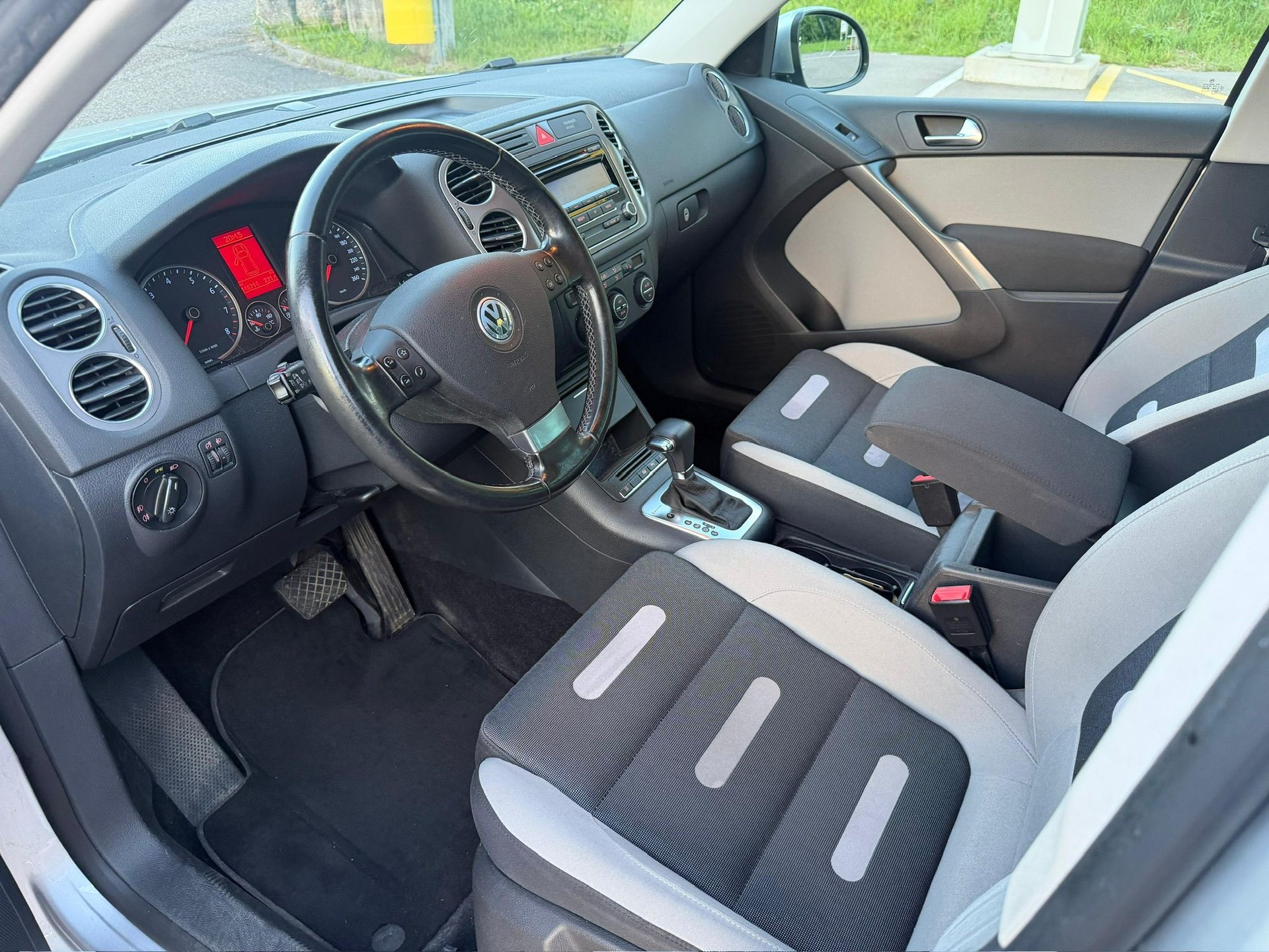 VW Tiguan 2.0 TSI Sport&Style Tiptronic-image-10