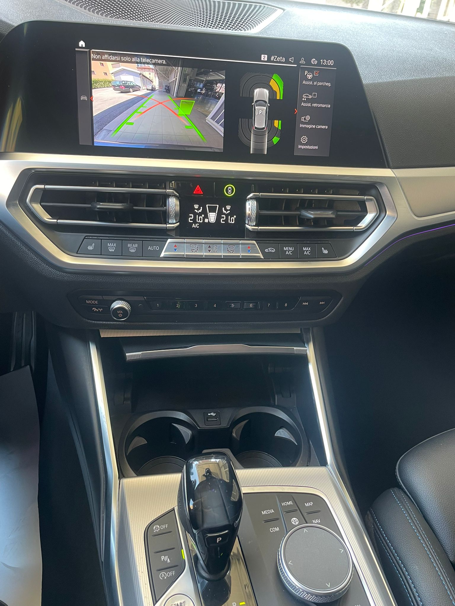 BMW 330i xDrive Pure M Sport Steptronic-image-12