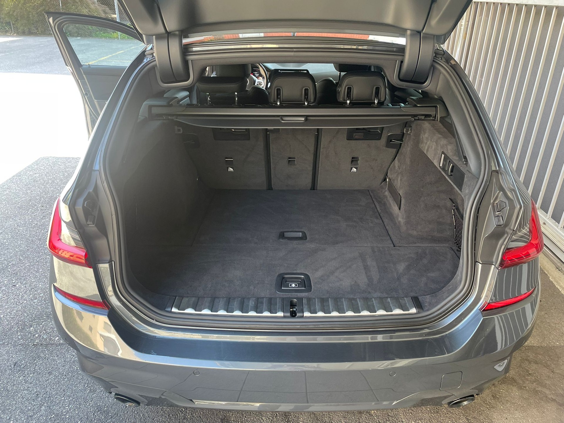 BMW 330i xDrive Pure M Sport Steptronic-image-13
