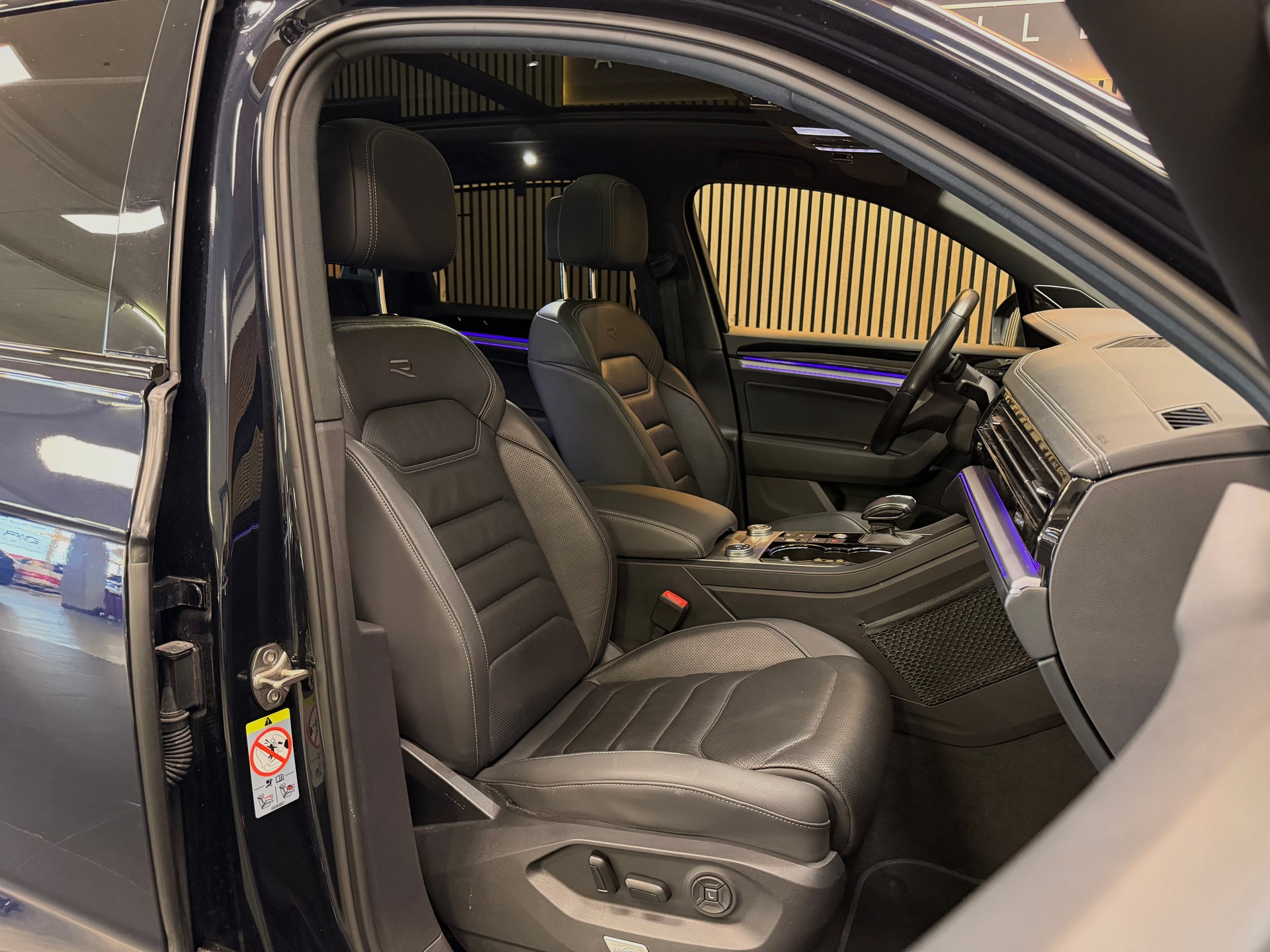 VW Touareg 3.0 TSI eHybrid R Tiptronic | Absolute Vollausstattung | 1. Hand | CH-Fzg. | CarVertical-image-17