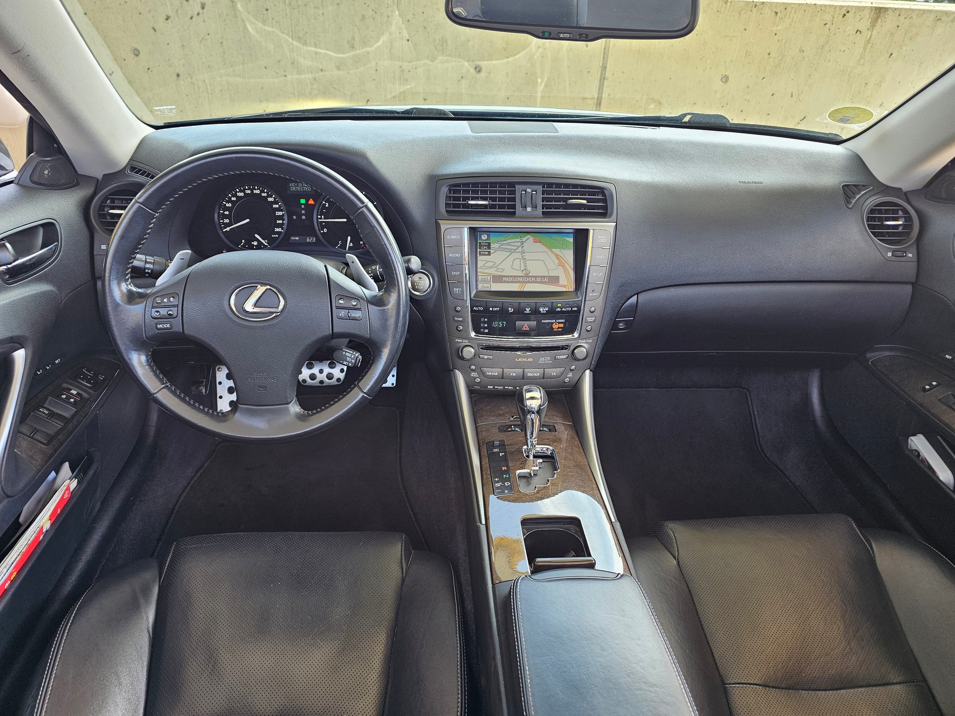 LEXUS IS 250C Edition-image-1