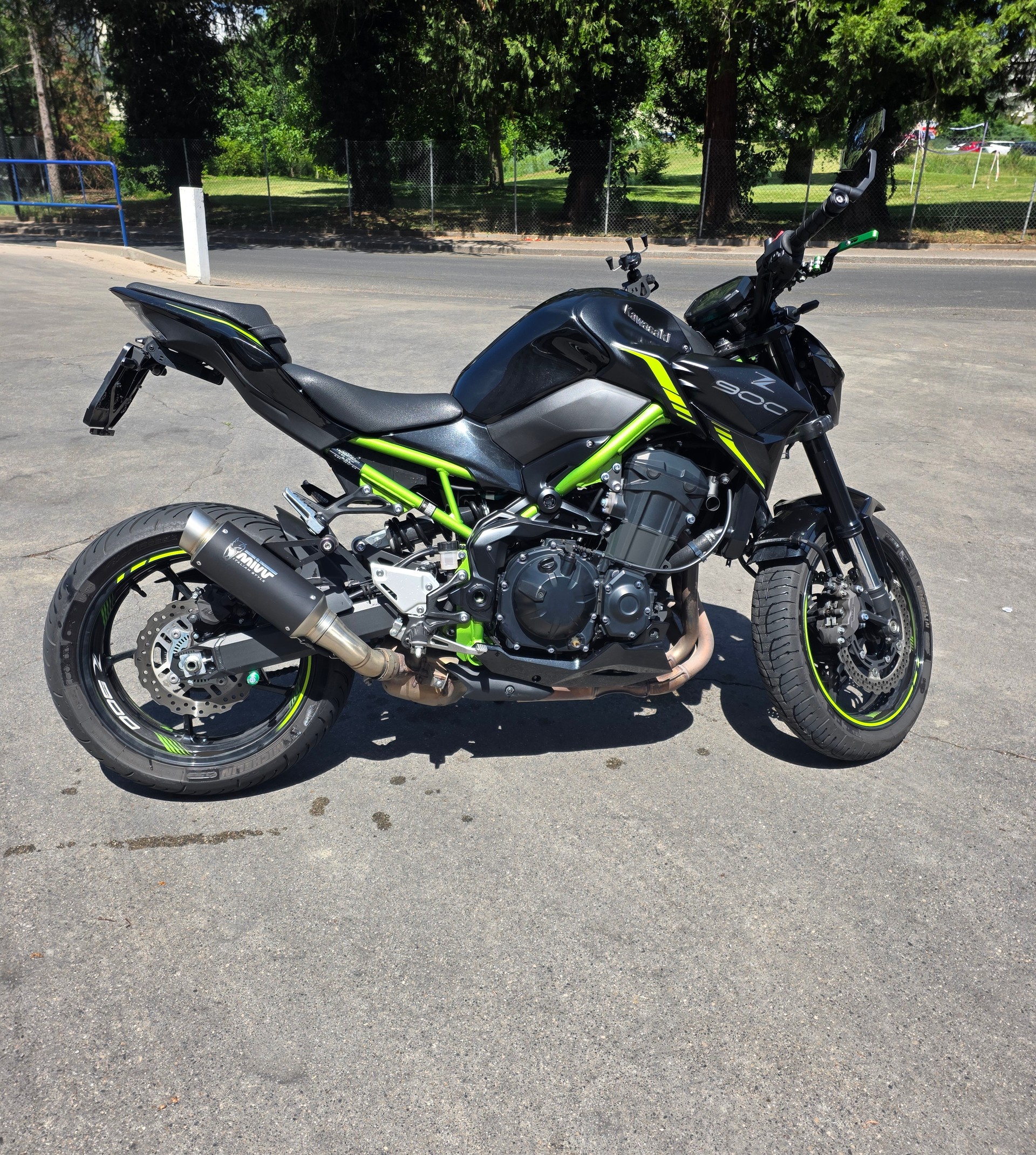 KAWASAKI Z 900-image-1