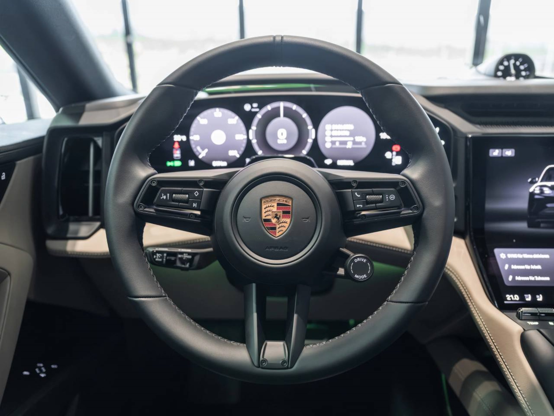 PORSCHE Cayenne Electric-image-13