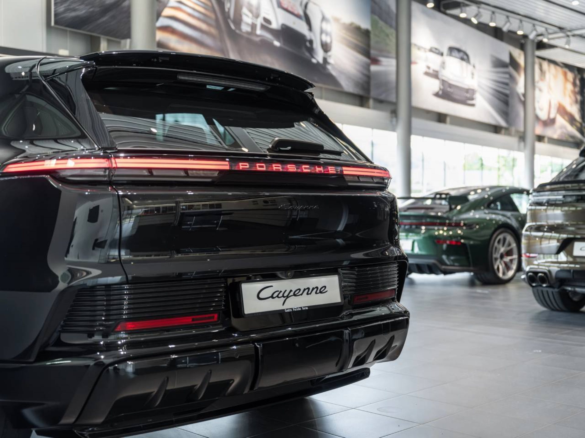 PORSCHE Cayenne Electric-image-27