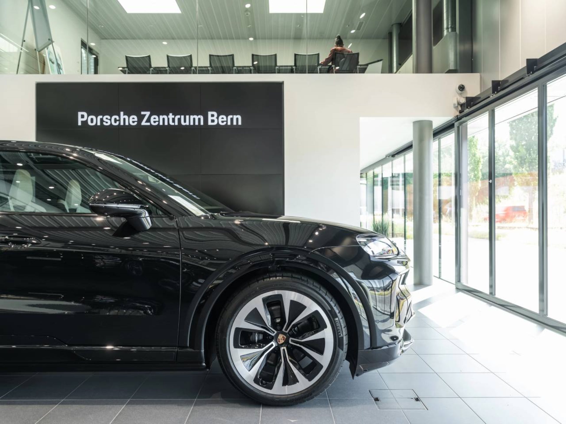 PORSCHE Cayenne Electric-image-12