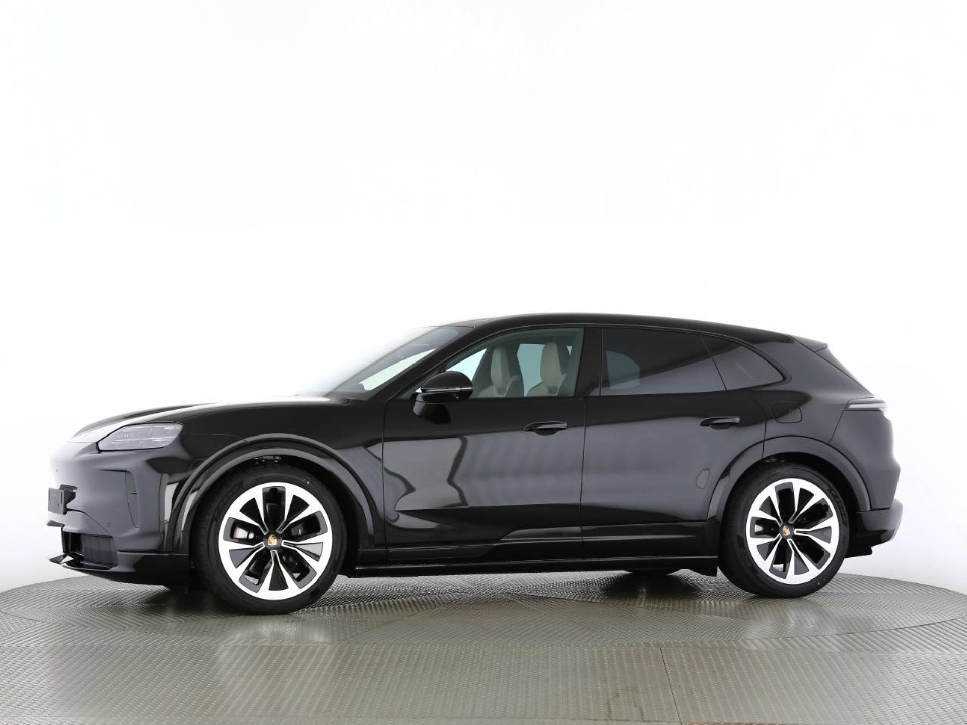 PORSCHE Cayenne Electric-image-14