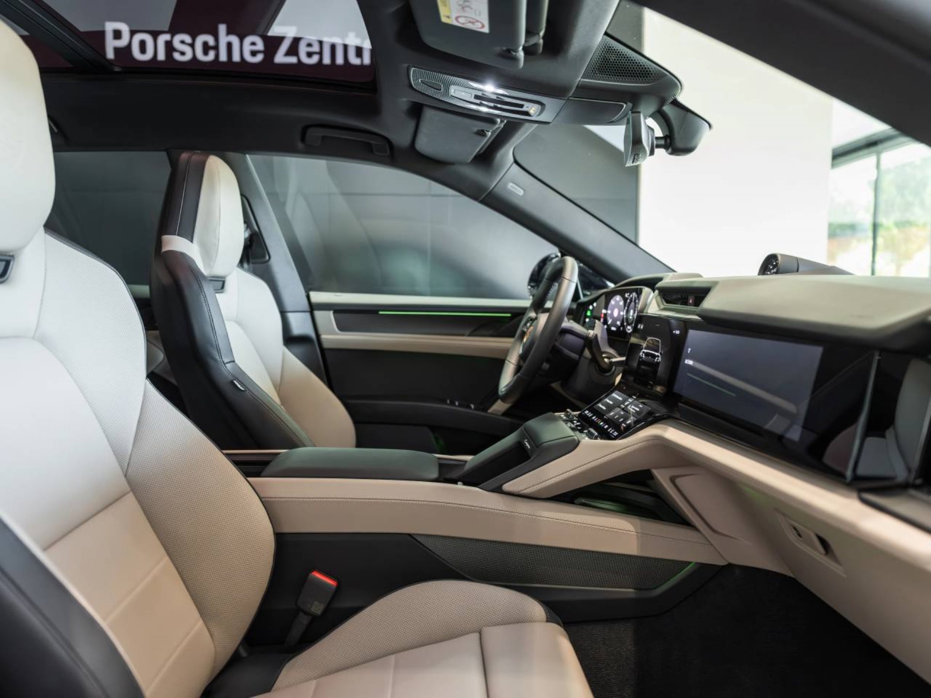 PORSCHE Cayenne Electric-image-18
