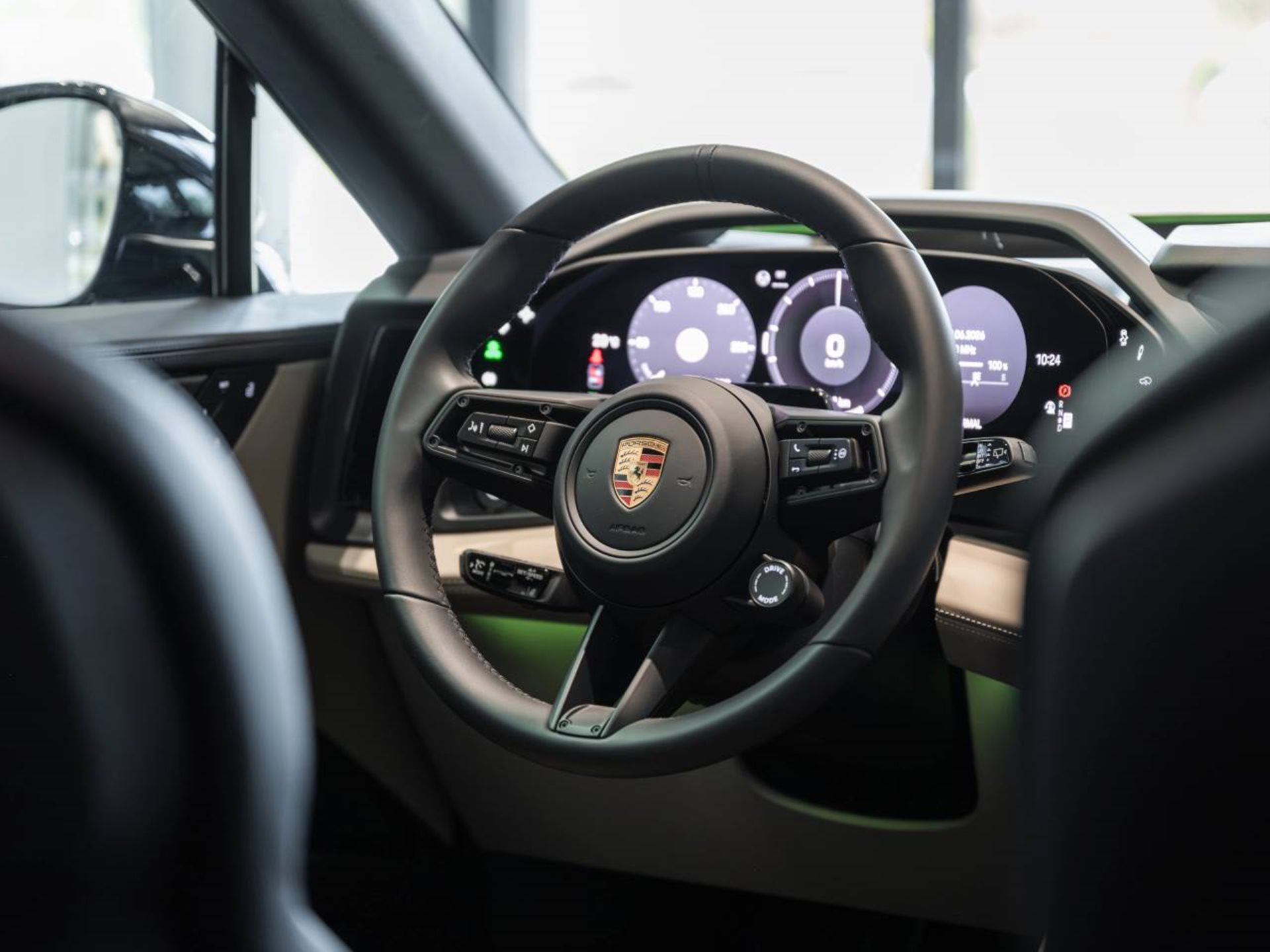 PORSCHE Cayenne Electric-image-14