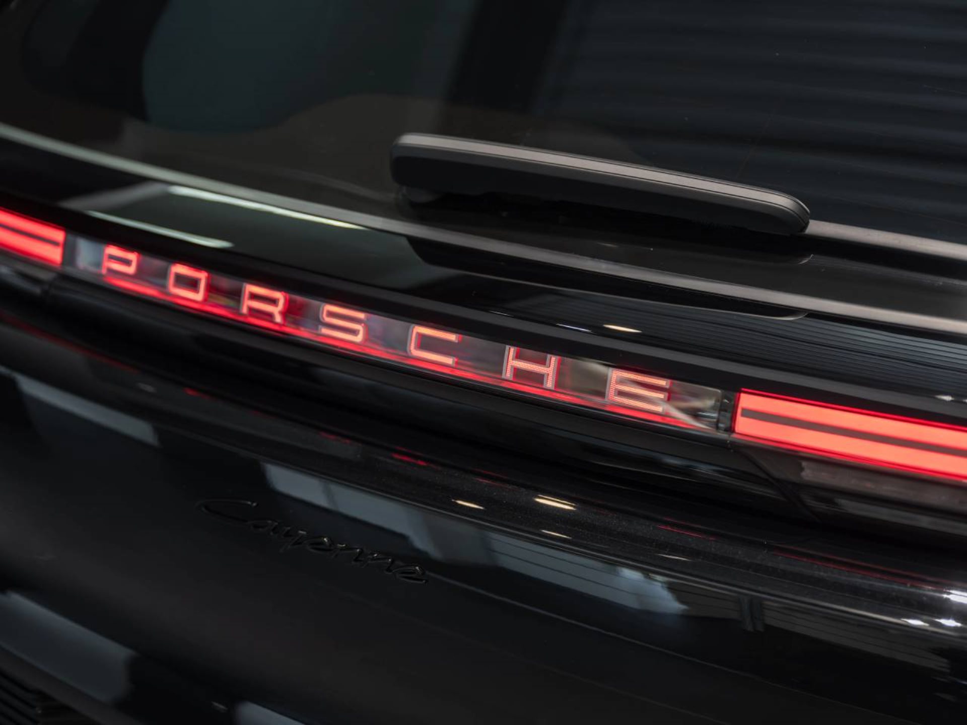 PORSCHE Cayenne Electric-image-28