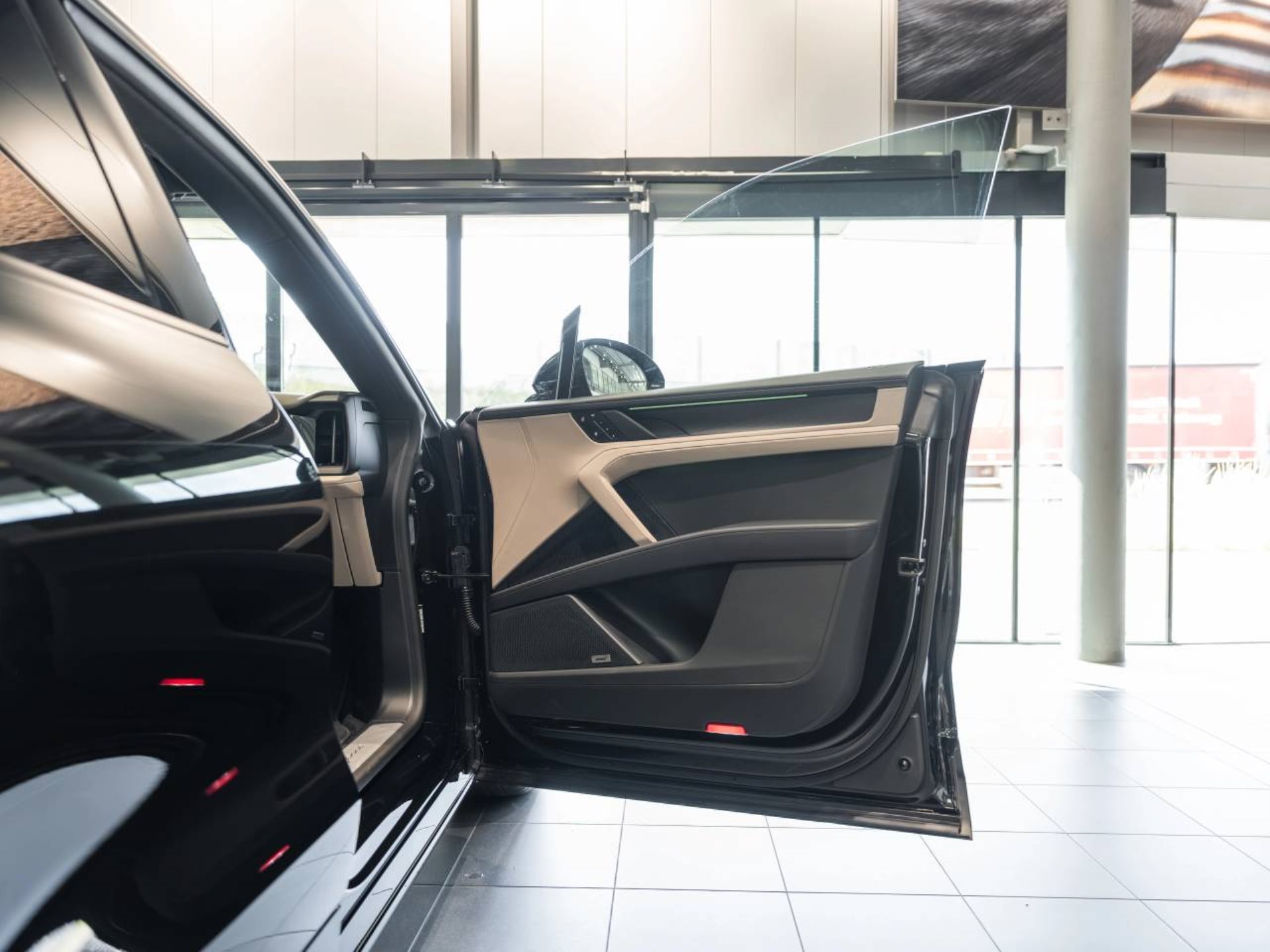 PORSCHE Cayenne Electric-image-22